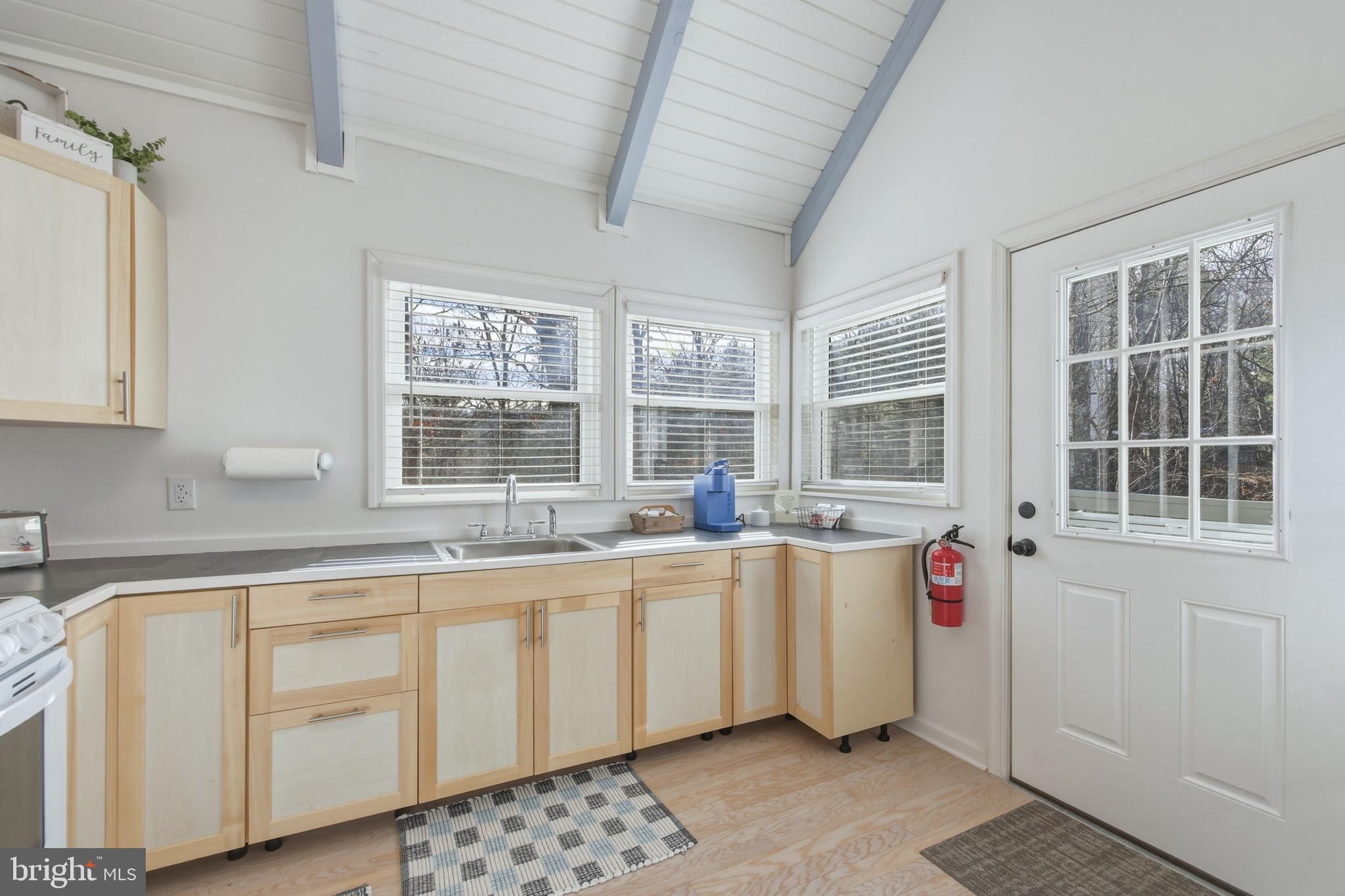 LAKEVIEW PEDESTAL HOMES - Residential