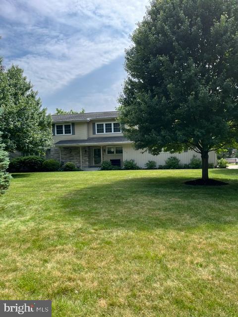 15 STONELEIGH DRIVE