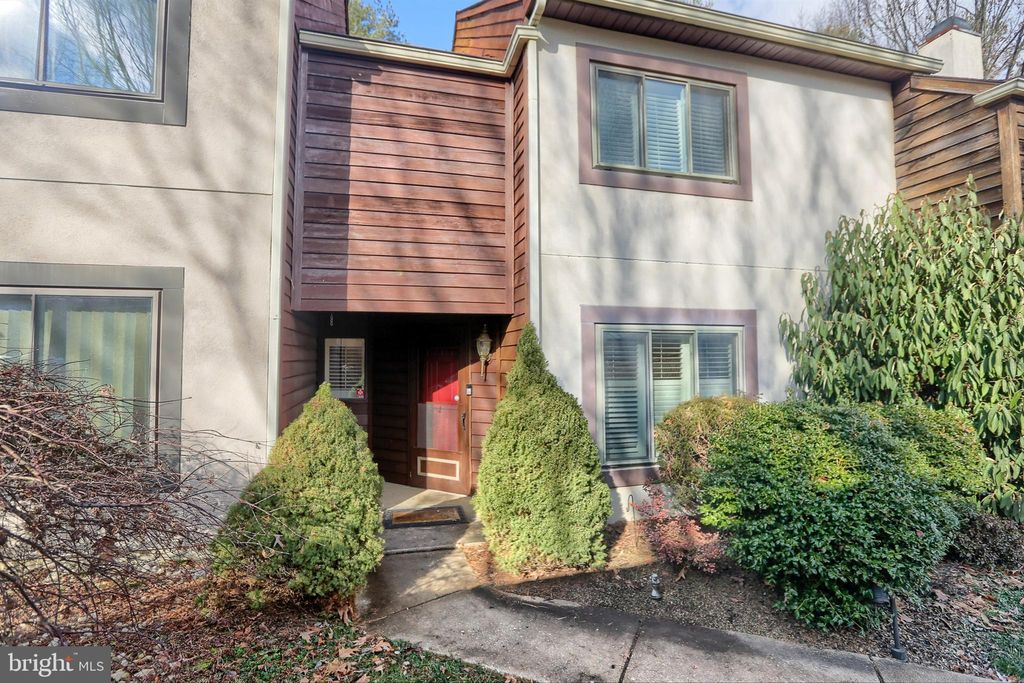 Photo of 436 STONEGATE CT, MILLERSVILLE, PA 17551 (MLS # PALA2029250)