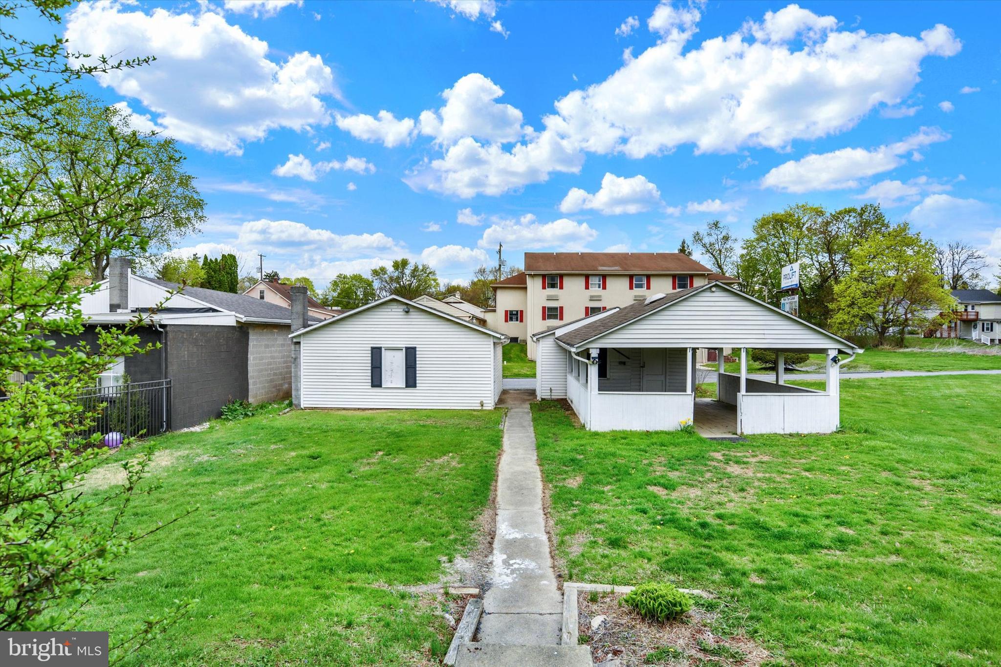 PALMDALE - Residential