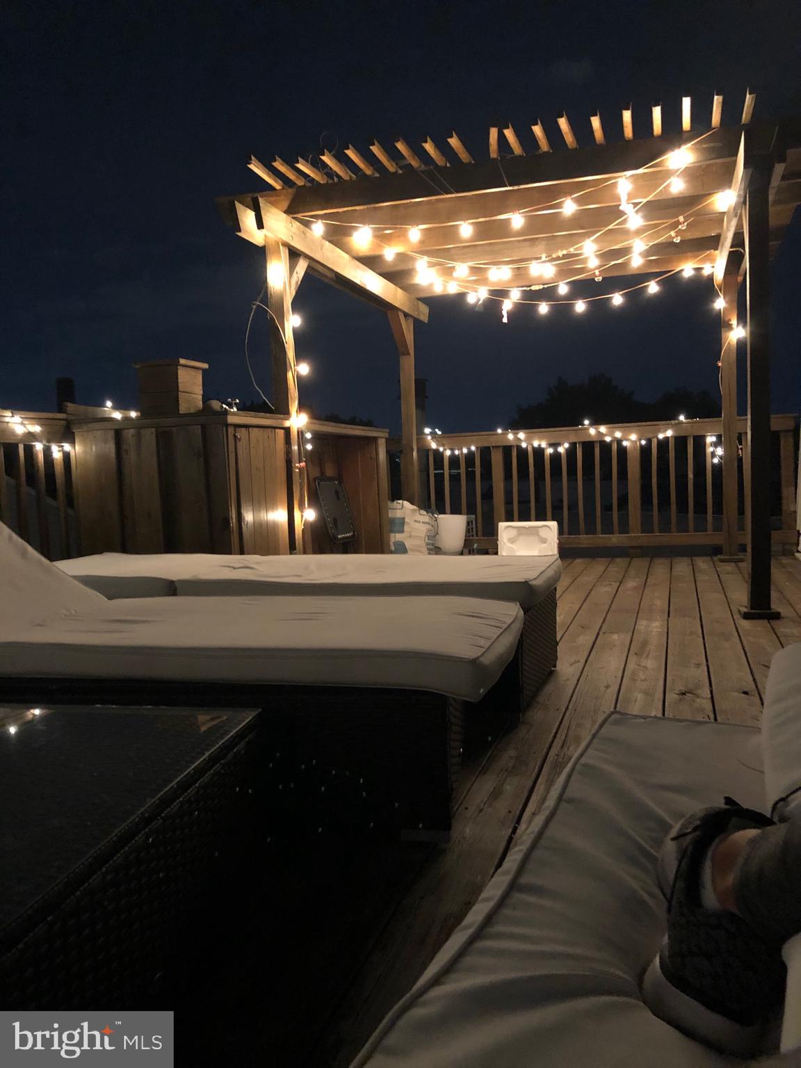 QUEEN VILLAGE - Residential Income