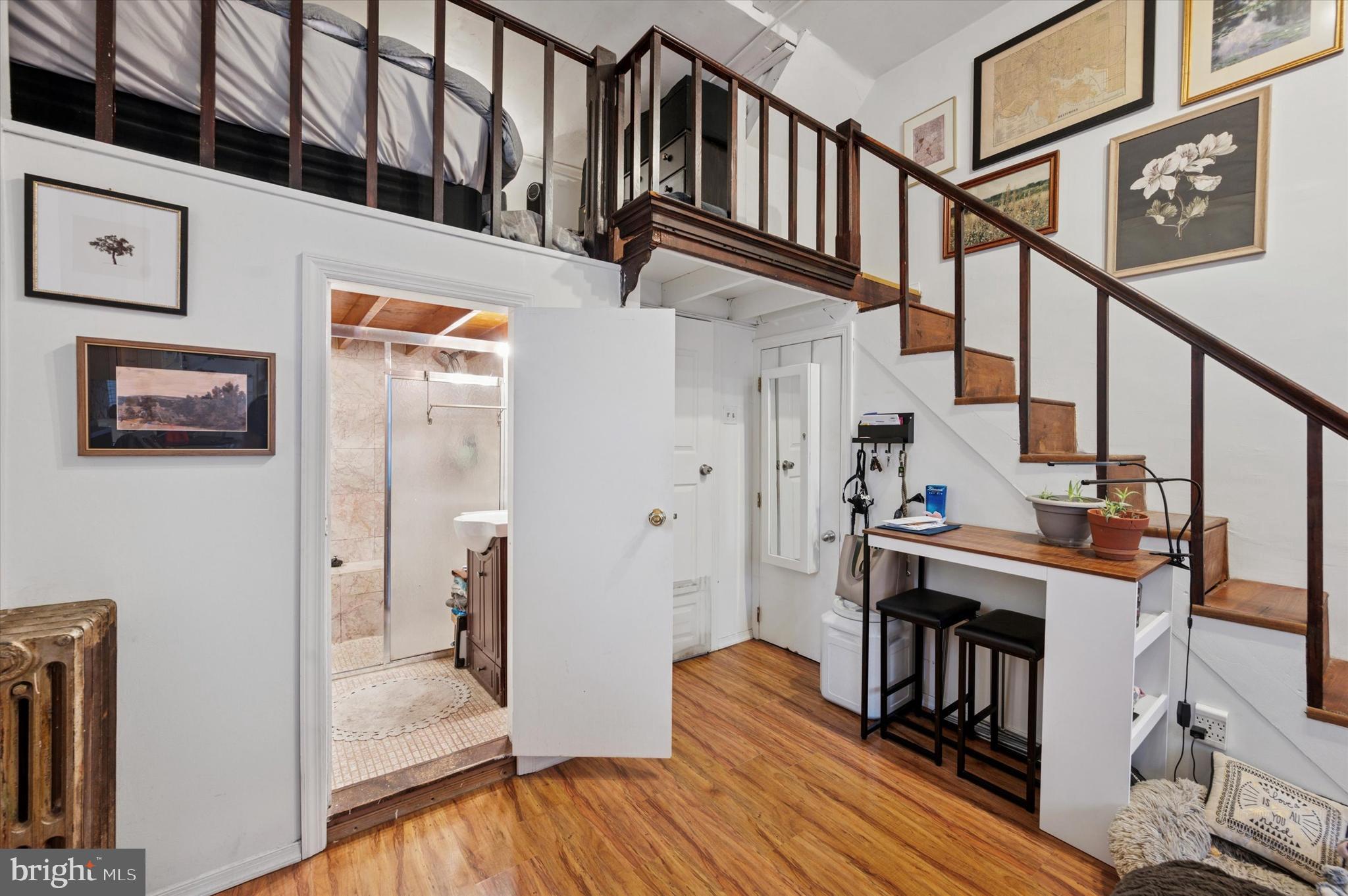 QUEEN VILLAGE - Residential Income