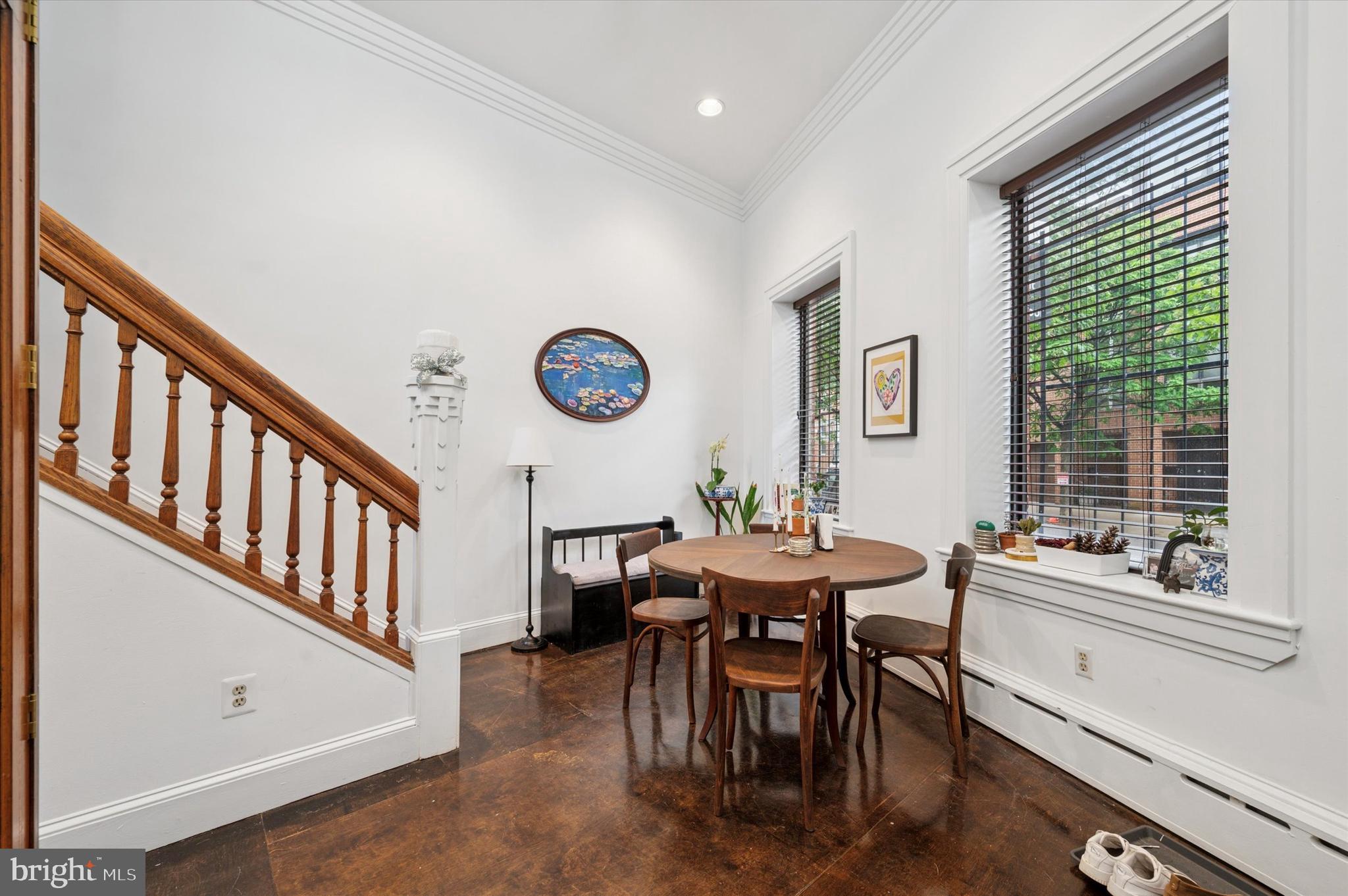 QUEEN VILLAGE - Residential Income