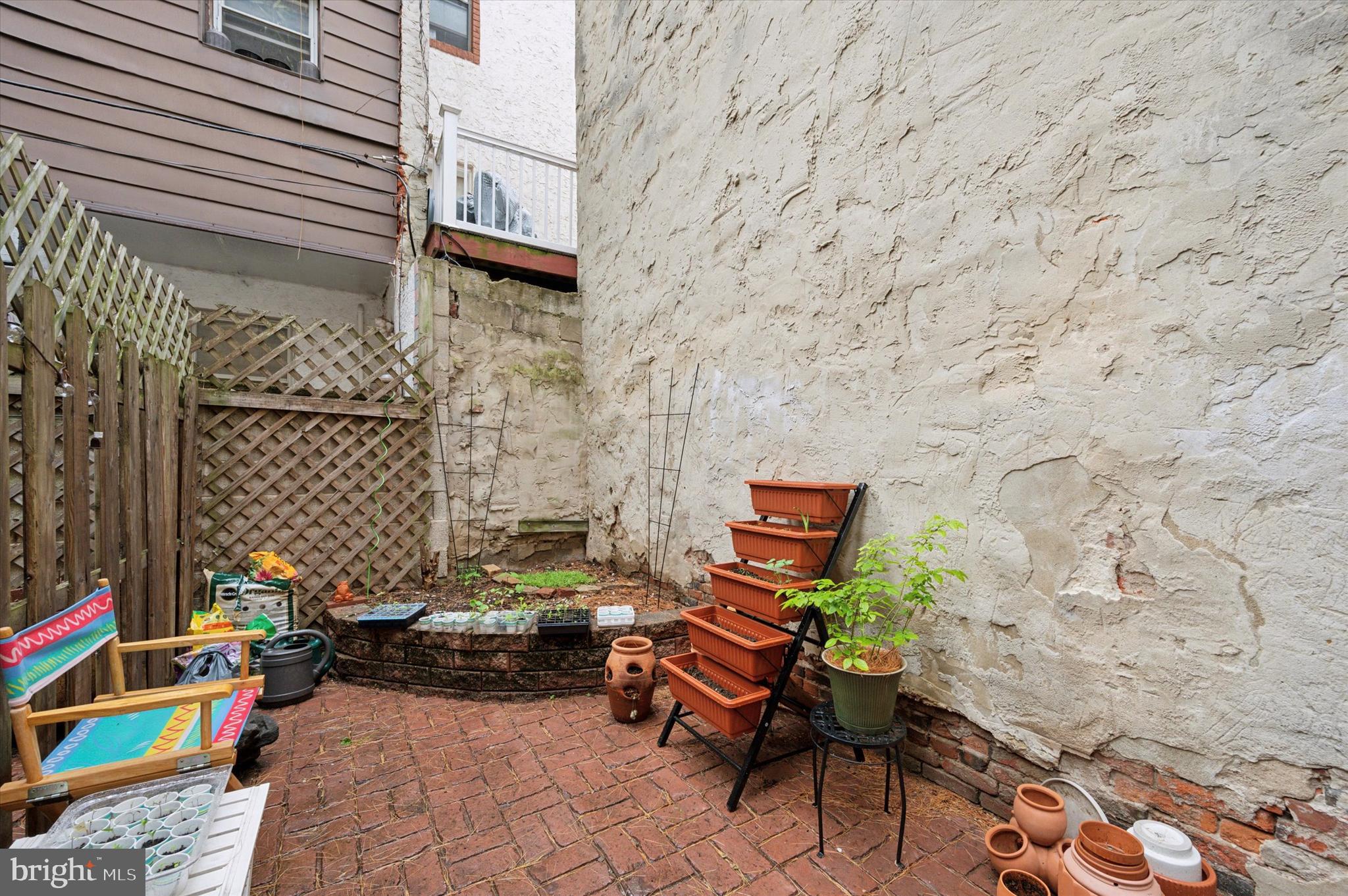 QUEEN VILLAGE - Residential Income