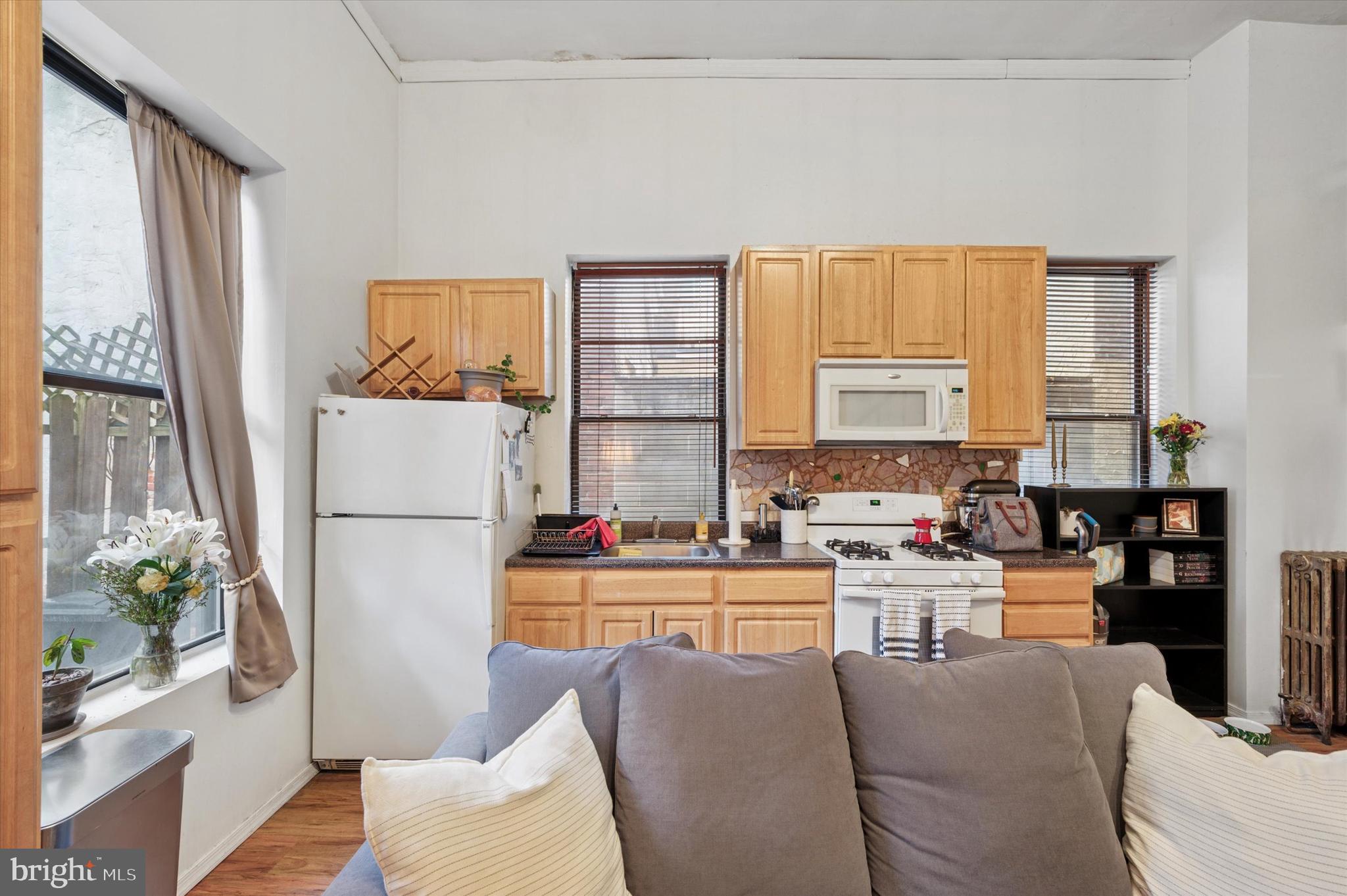 QUEEN VILLAGE - Residential Income