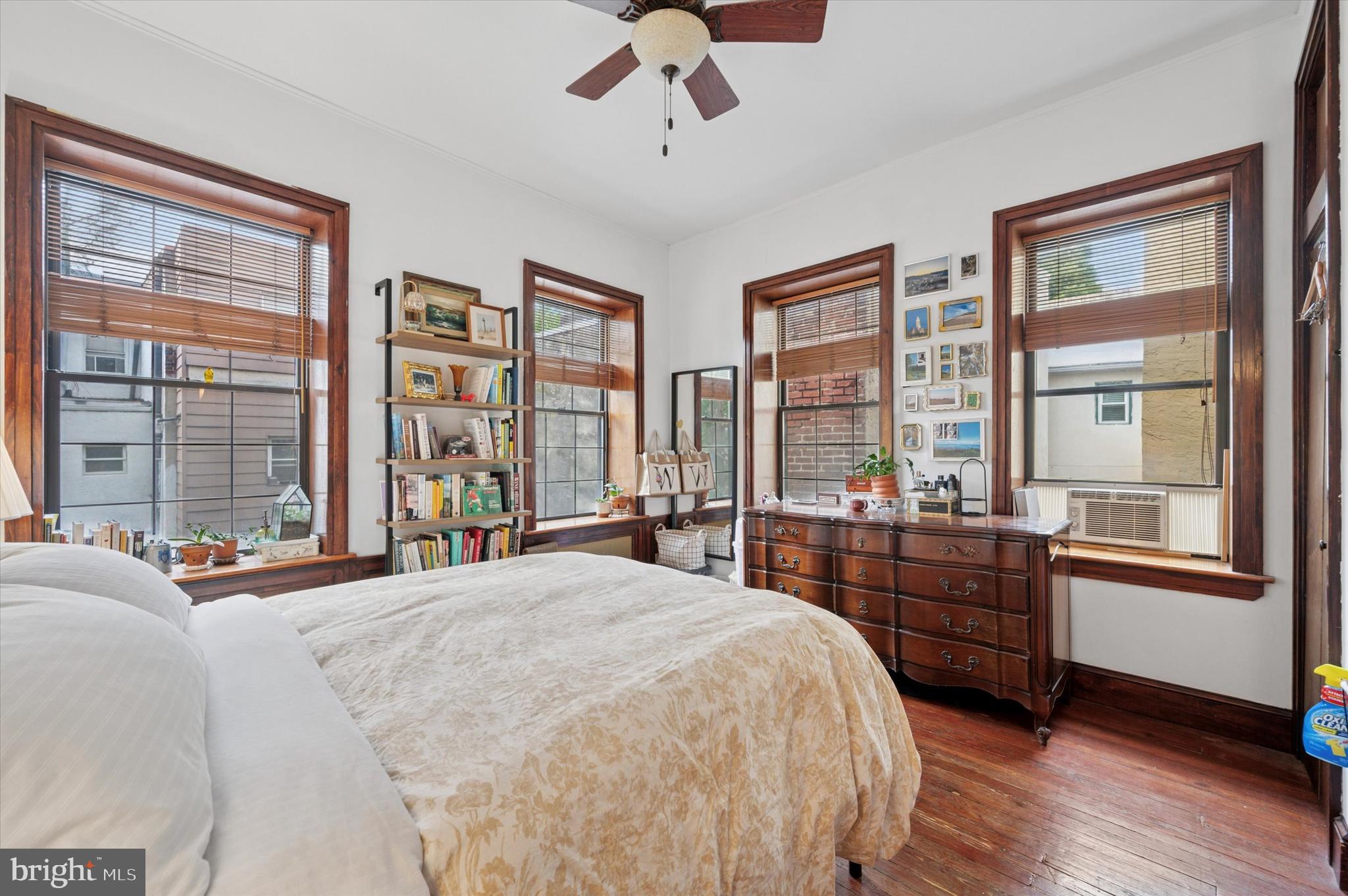 QUEEN VILLAGE - Residential Income