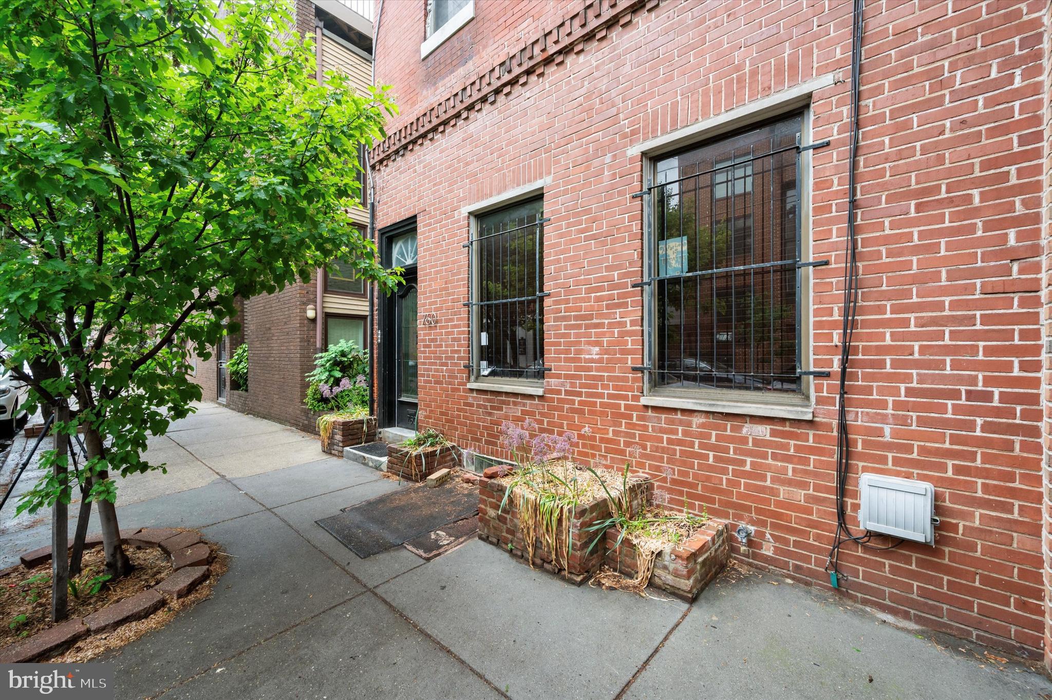 QUEEN VILLAGE - Residential Income