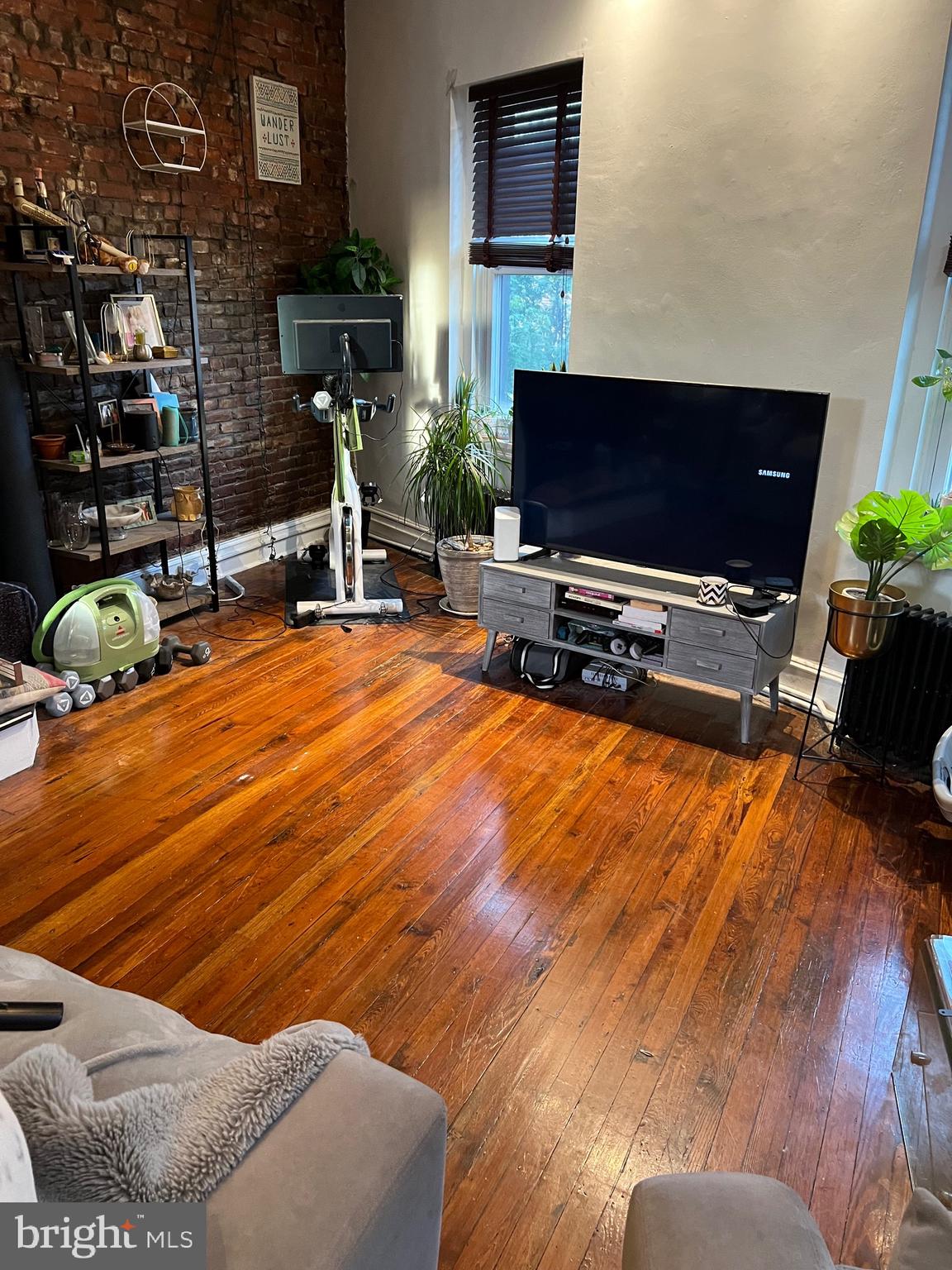 QUEEN VILLAGE - Residential Income