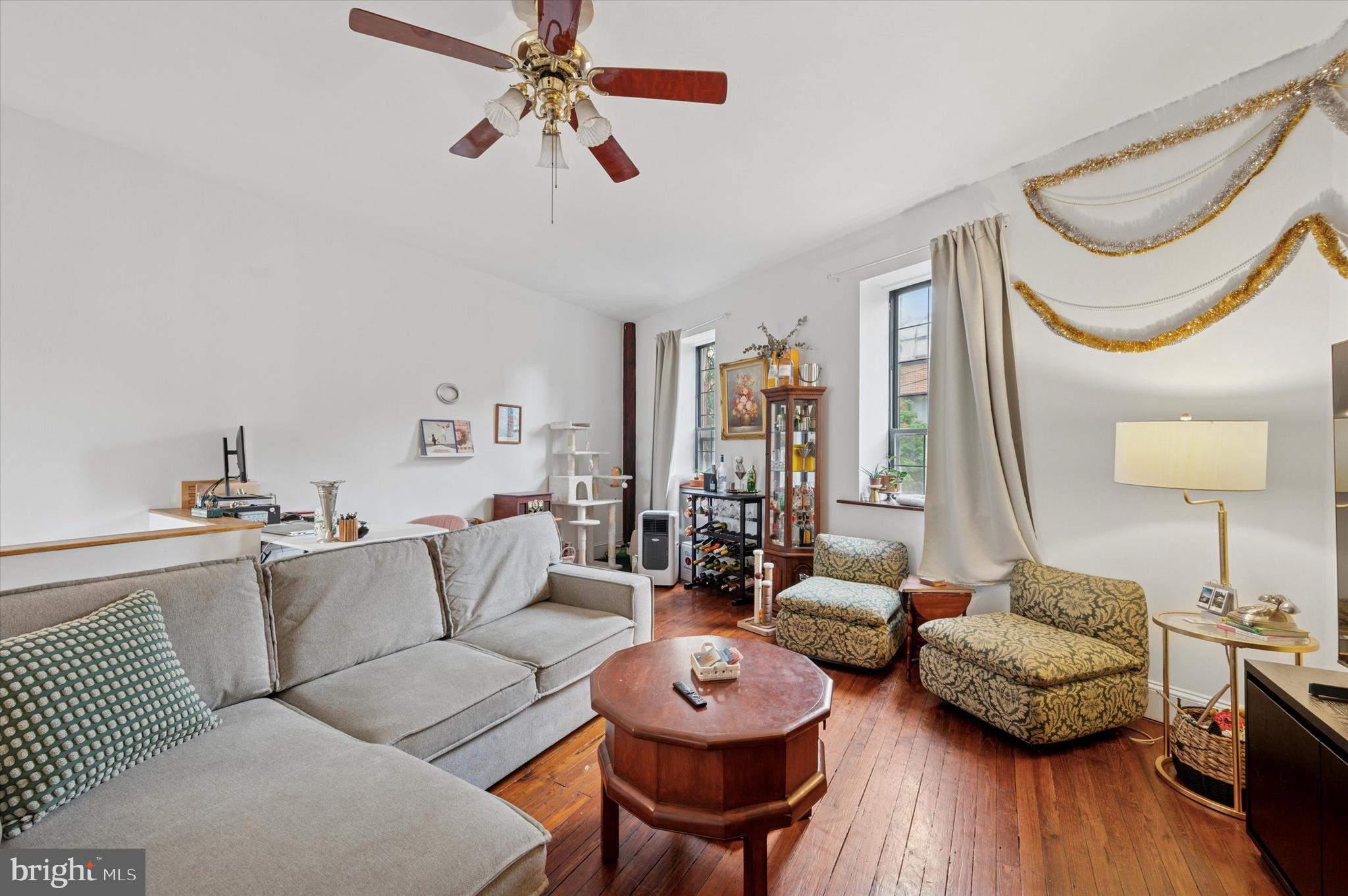 QUEEN VILLAGE - Residential Income