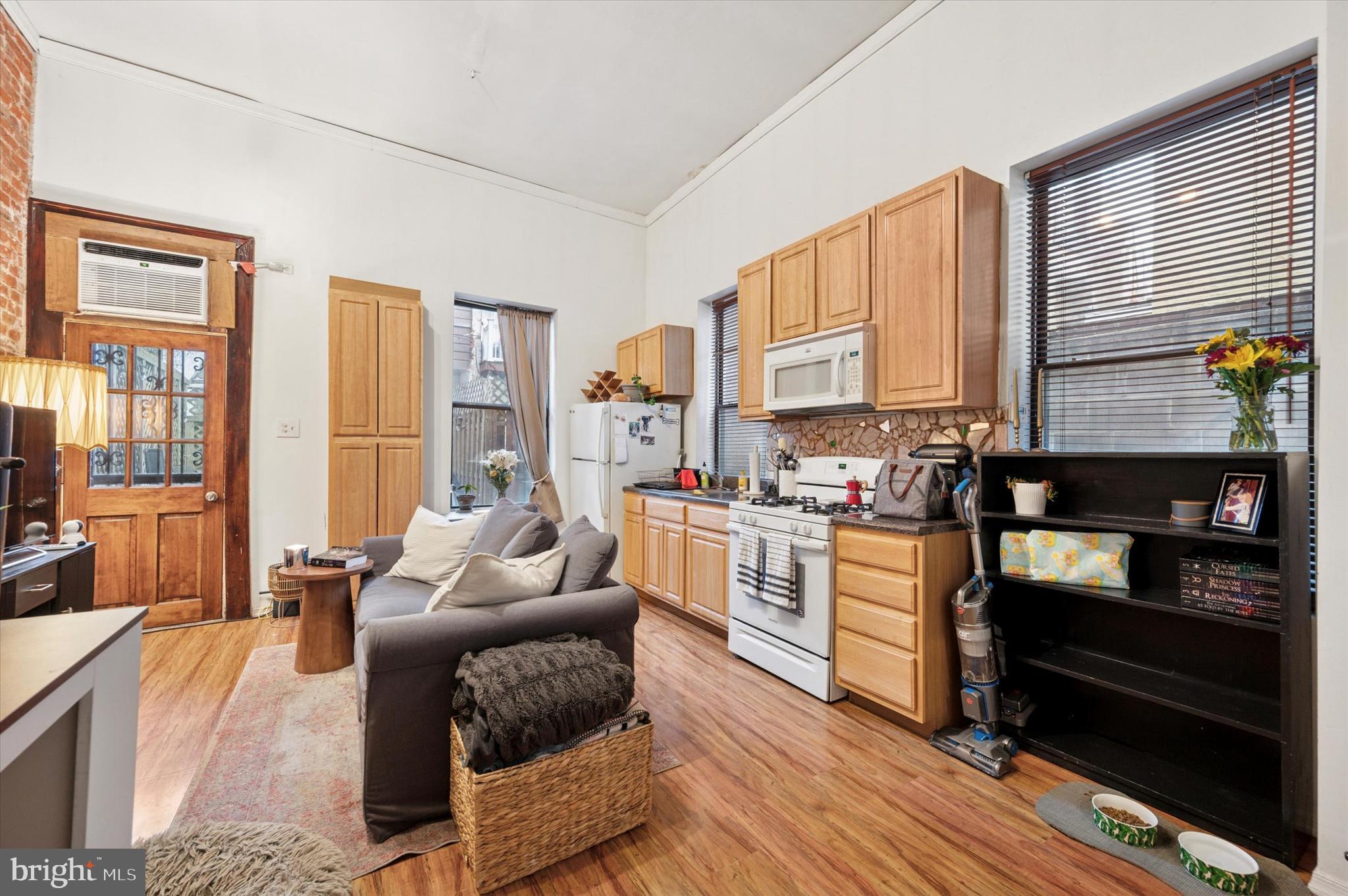 QUEEN VILLAGE - Residential Income