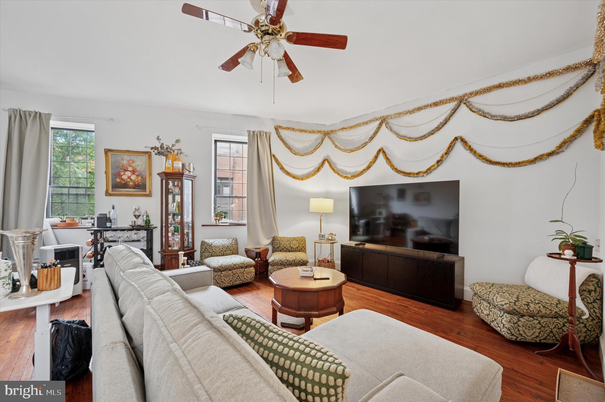 QUEEN VILLAGE - Residential Income