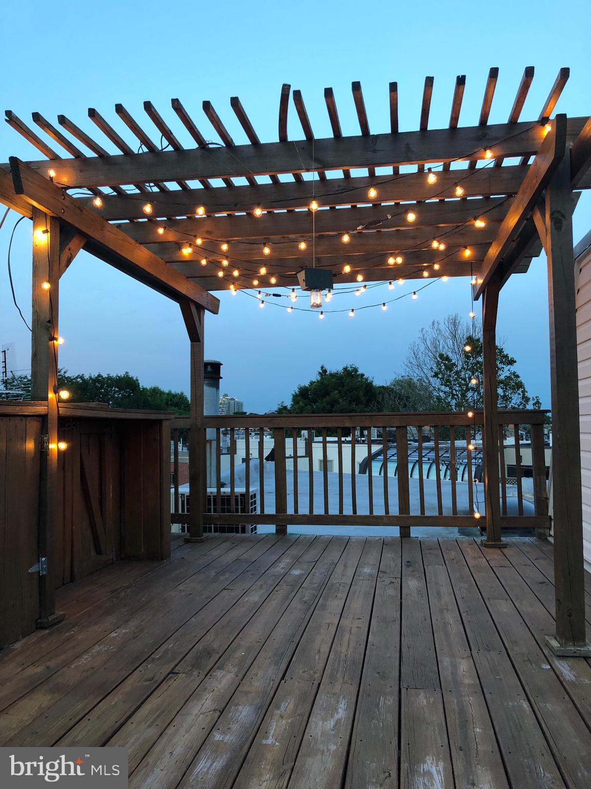 QUEEN VILLAGE - Residential Income