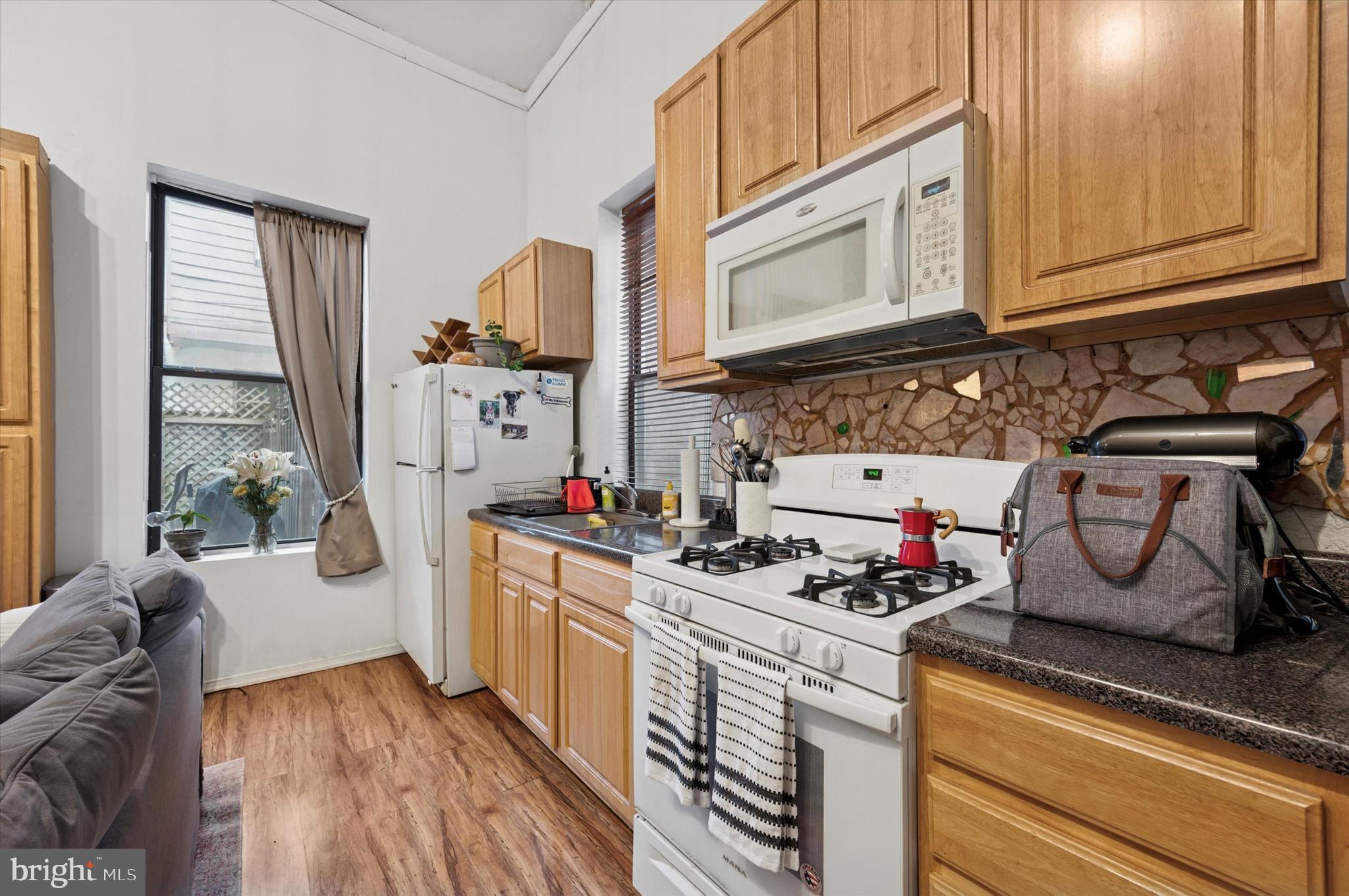 QUEEN VILLAGE - Residential Income