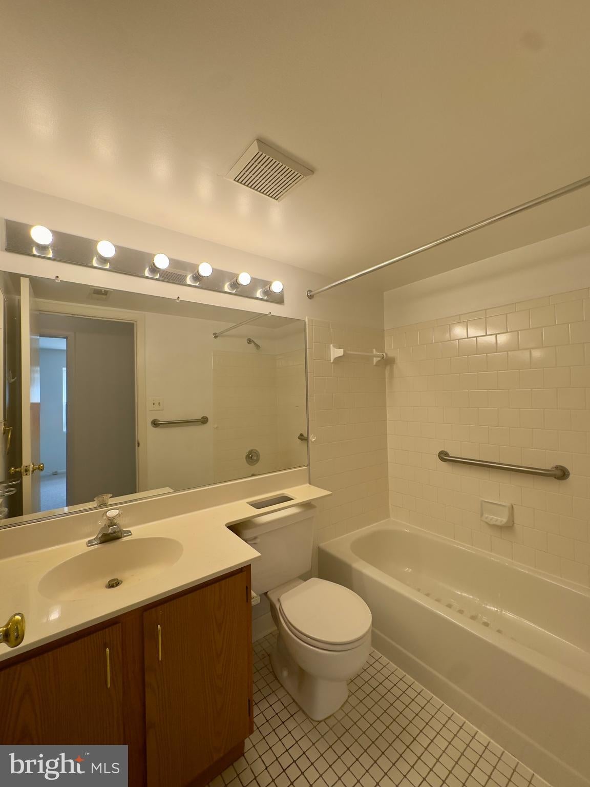 20 JULIET LANE 204