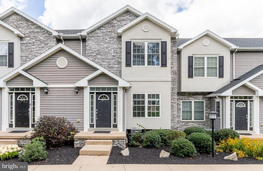 Luxury Townhouse Lifestyle at 688B Oakwood Avenue! Welcome to 688B Oakwood Avenue, where luxury meets comfort in this stunning townhouse. This exceptional home offers a sophisticated lifestyle with a fresh, modern touch. Every detail has been carefully considered to ensure a living experience that is both elegant and inviting. As you step inside, you'll immediately notice the pristine condition of the interior, thanks to all-new paint throughout the home. The neutral palette creates a perfect backdrop for any décor style, making it easy for you to personalize the space to your taste. The brand-new carpet underfoot adds a layer of plush comfort, enhancing the sense of warmth and coziness in every room. Whether you're entertaining guests in the spacious living areas or enjoying quiet time in one of the serene bedrooms, this home is designed to cater to your every need. Outside, you'll find the benefits of townhouse living with low maintenance and a close-knit community feel. With its prime location on Oakwood Avenue, you'll have easy access to local amenities, dining, shopping, and more. Experience the perfect blend of luxury and convenience at 688B Oakwood Avenue—your new dream home awaits!