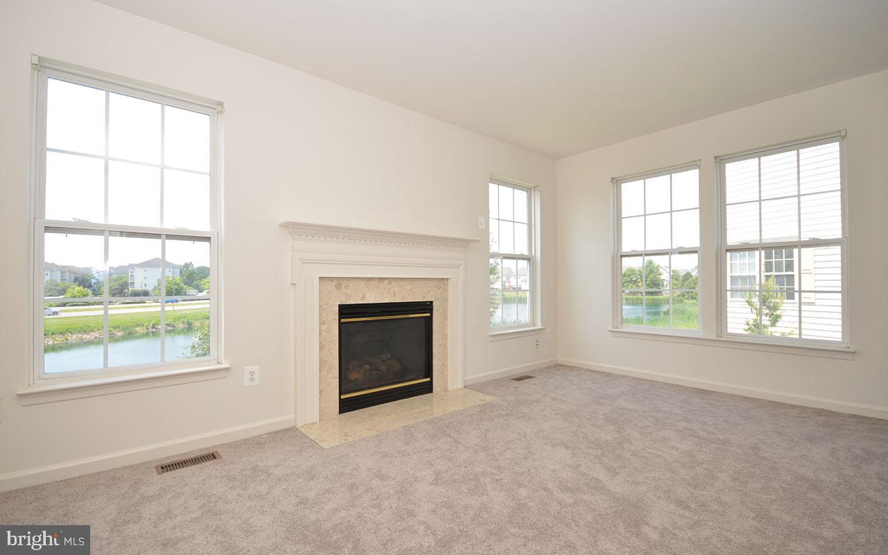 ASHBURN VILLAGE - Residential