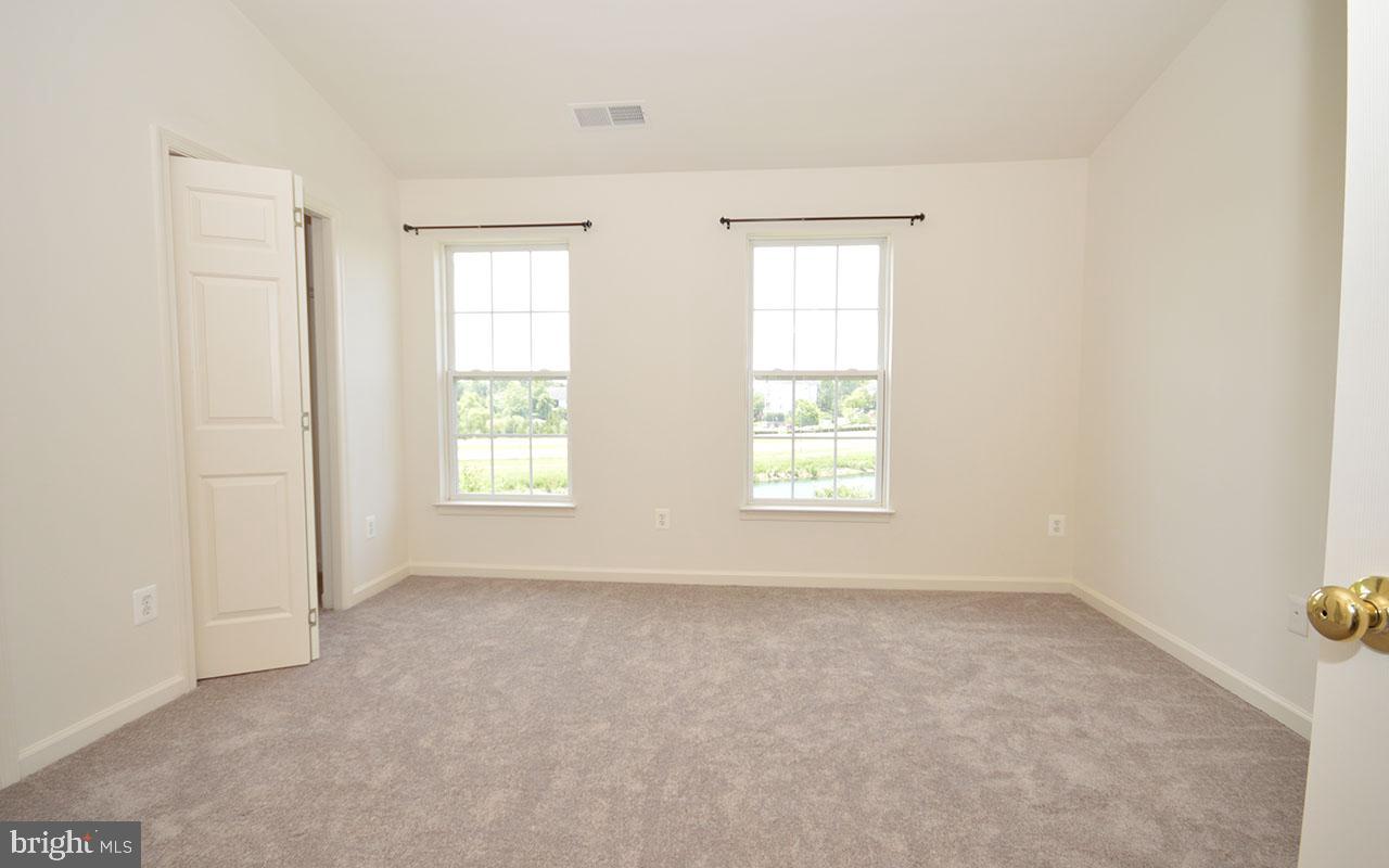ASHBURN VILLAGE - Residential