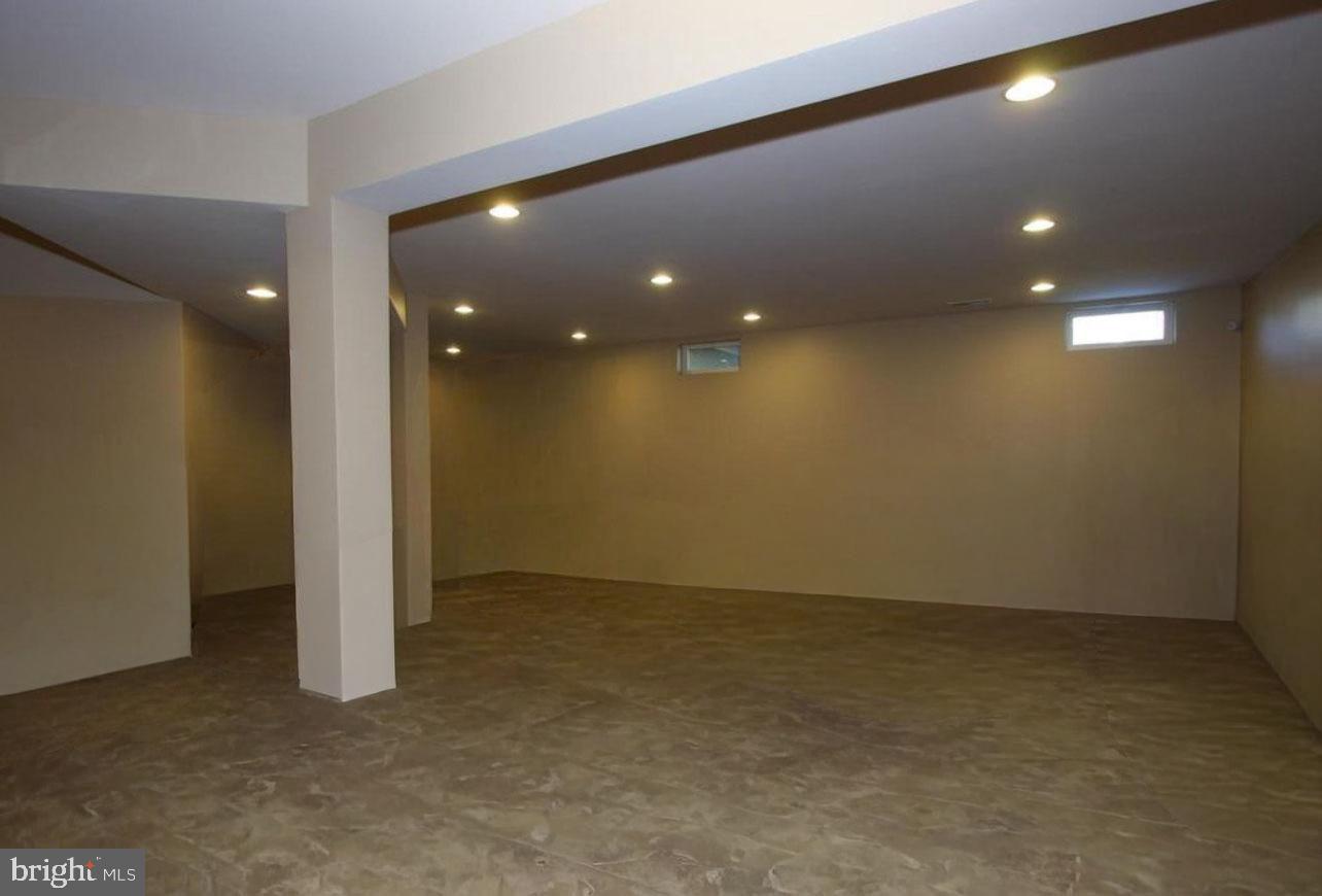 DEEP CREEK VILLAGE - Residential Lease