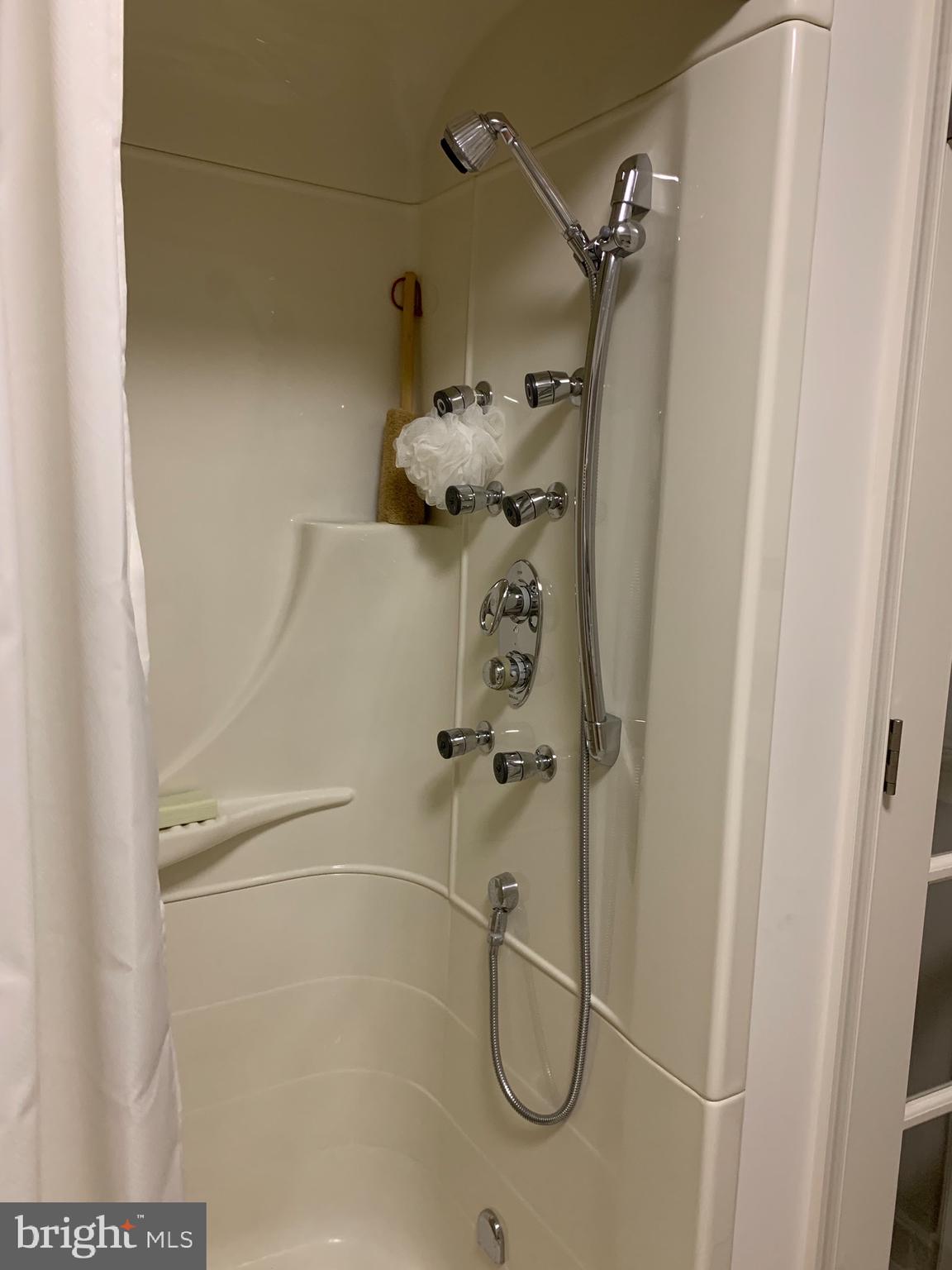 HAWTHORNE GREENE - Residential