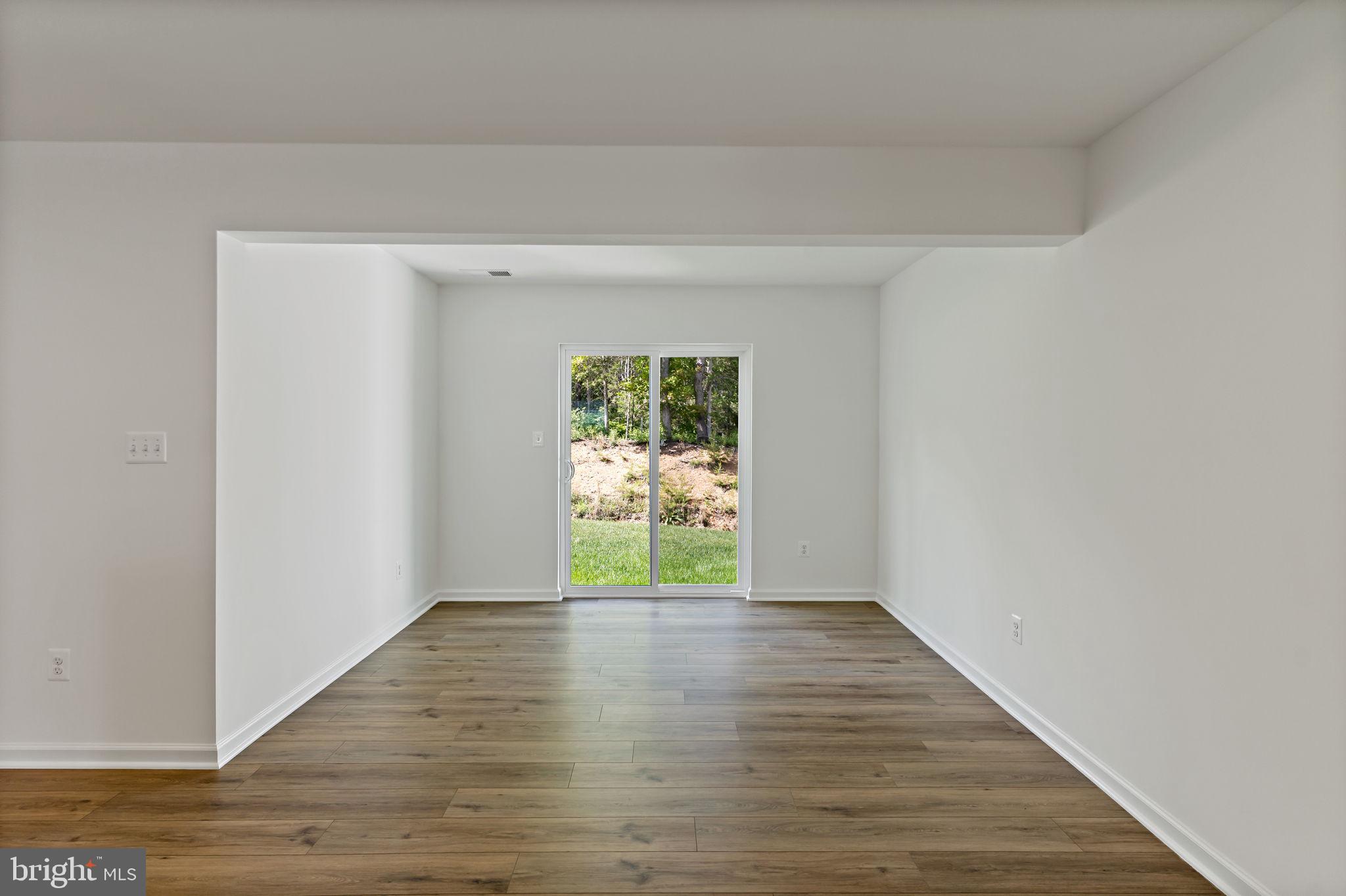 WHISPERING PINES - Residential