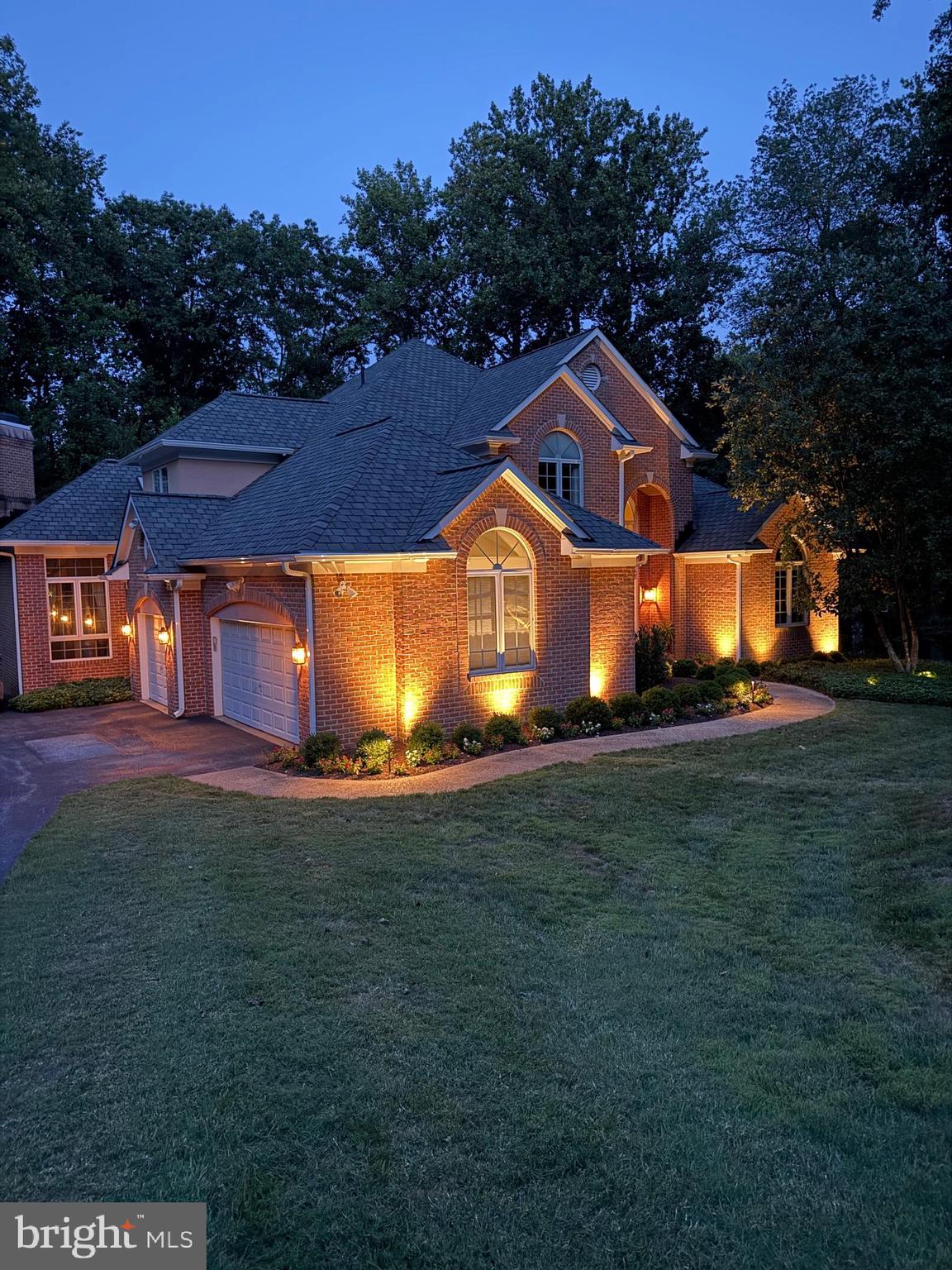 3 FOREST BLUFF COURT