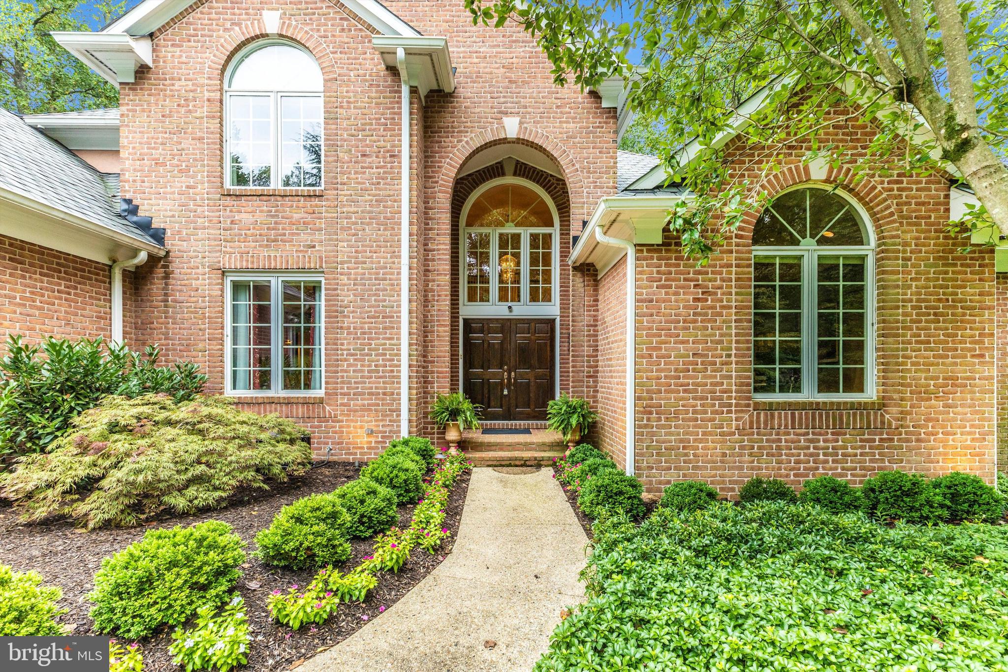 3 FOREST BLUFF COURT