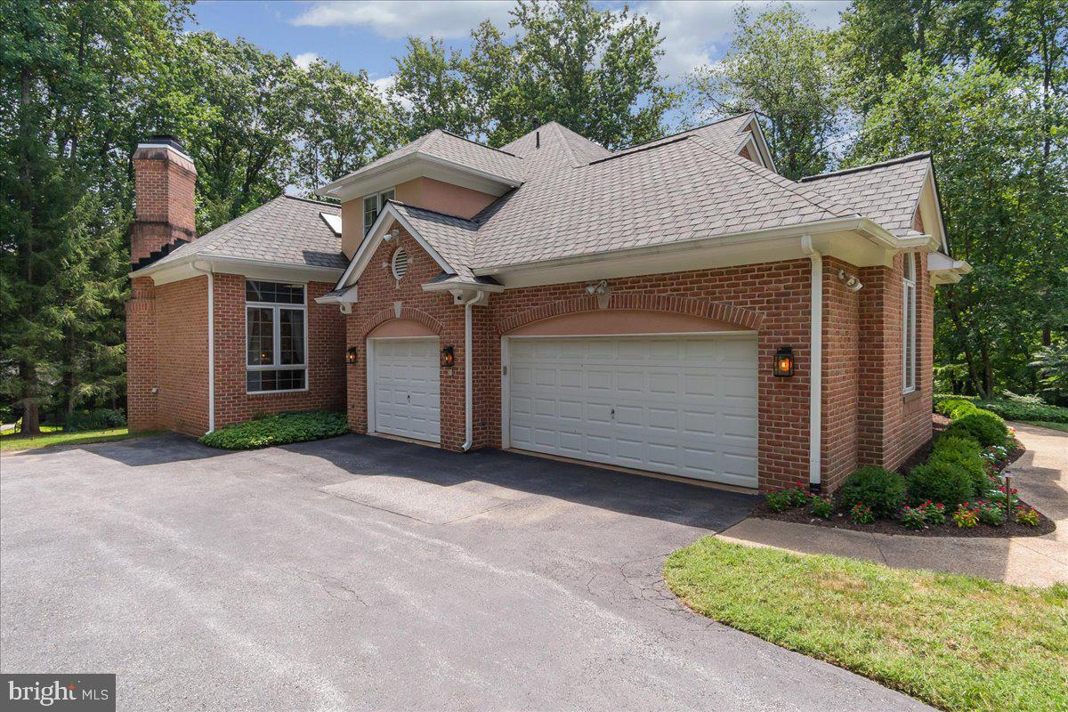 3 FOREST BLUFF COURT
