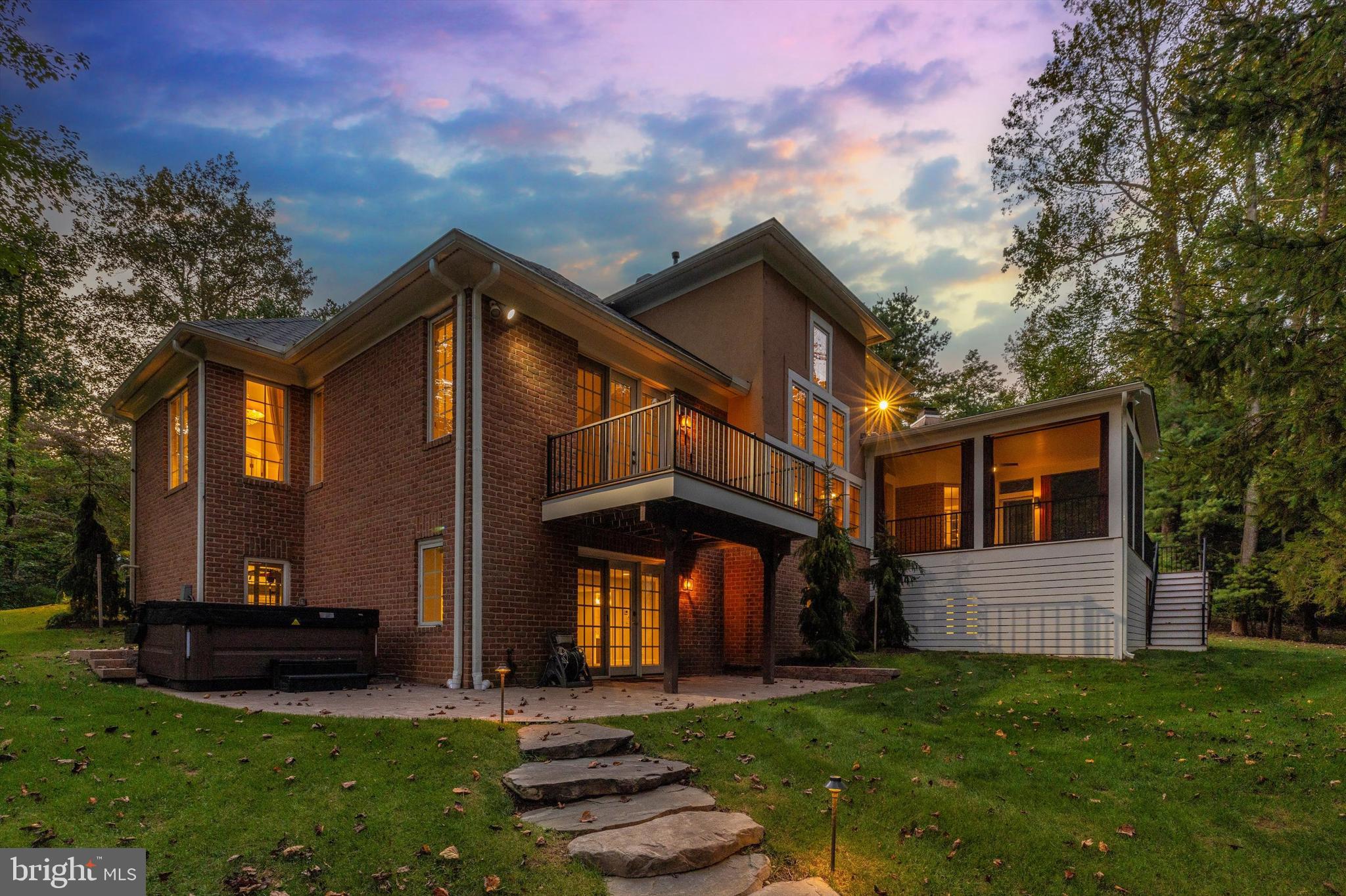 3 FOREST BLUFF COURT