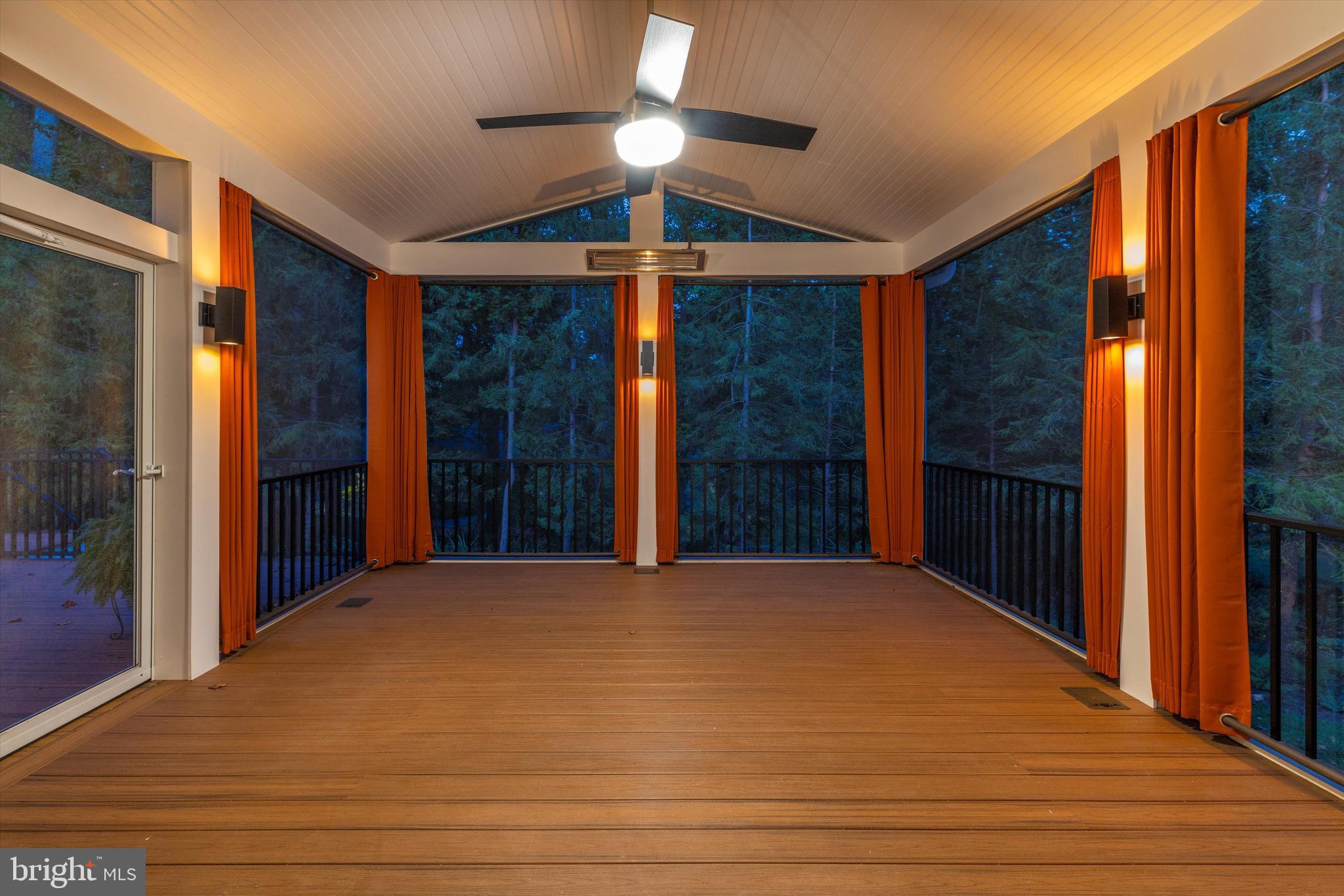 3 FOREST BLUFF COURT