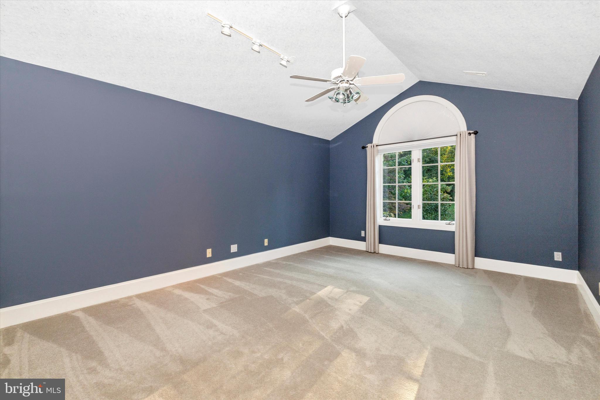 VALLEYS CREST FARMS - Residential