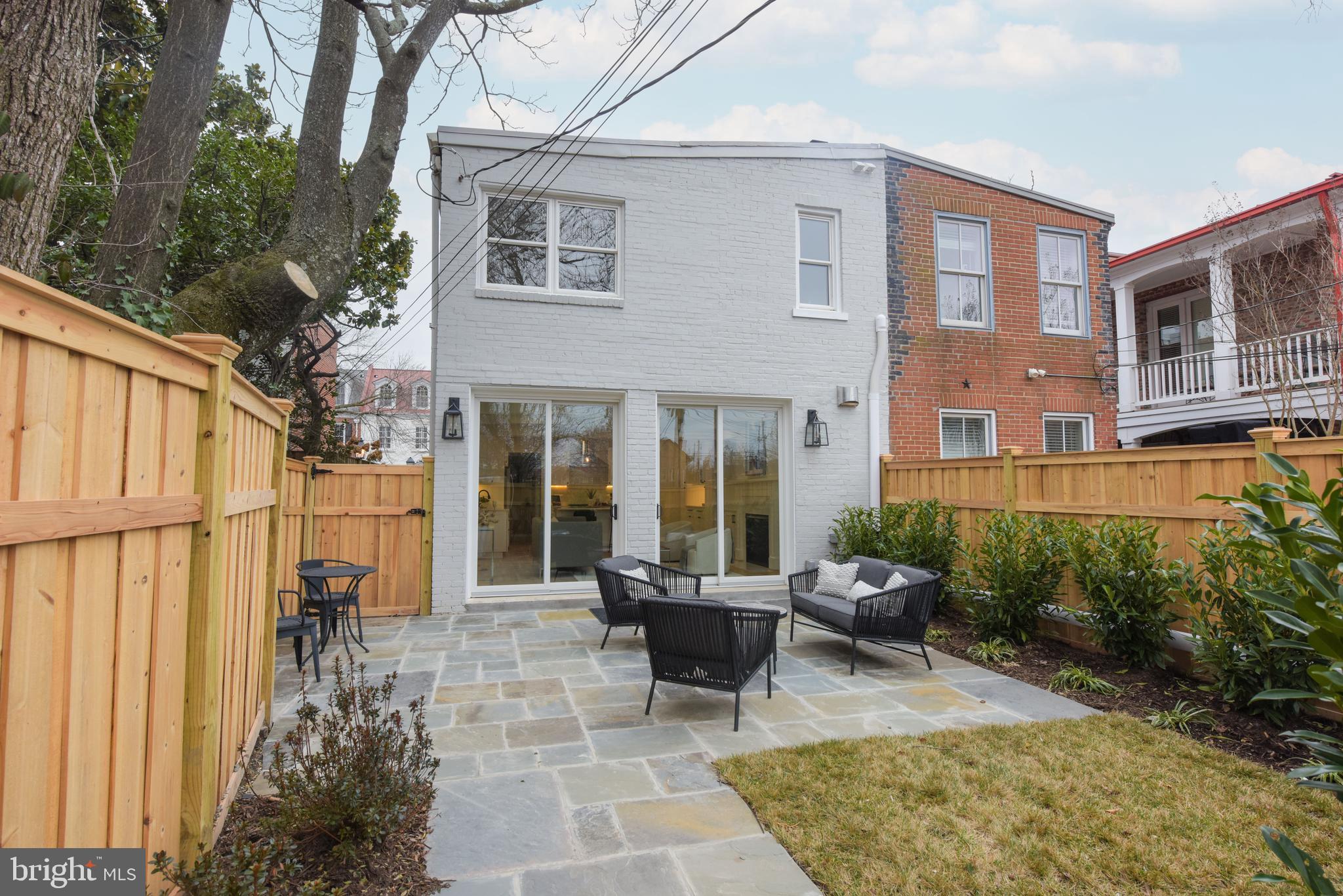 OLD TOWN ALEXANDRIA - Residential