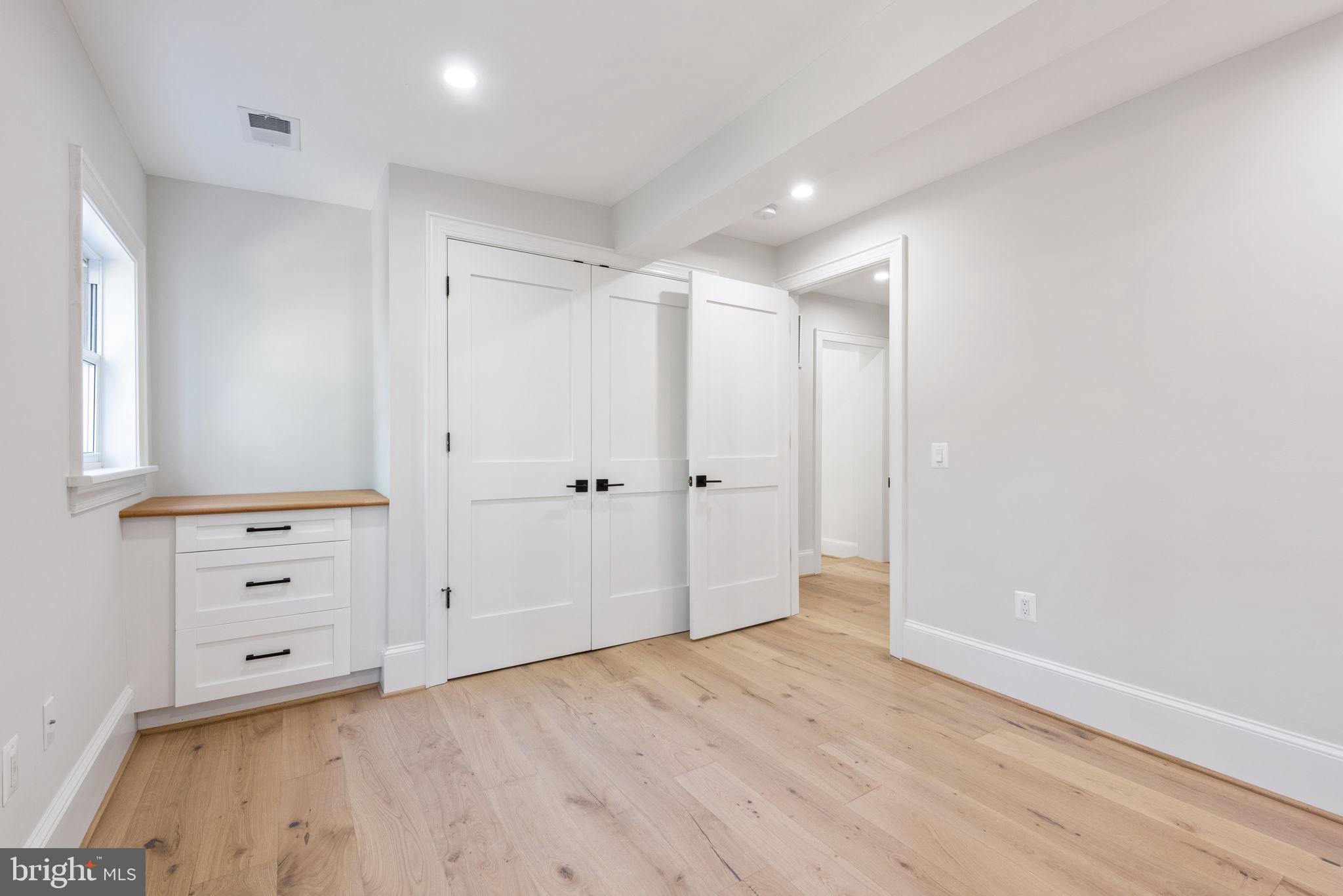 OLD TOWN ALEXANDRIA - Residential