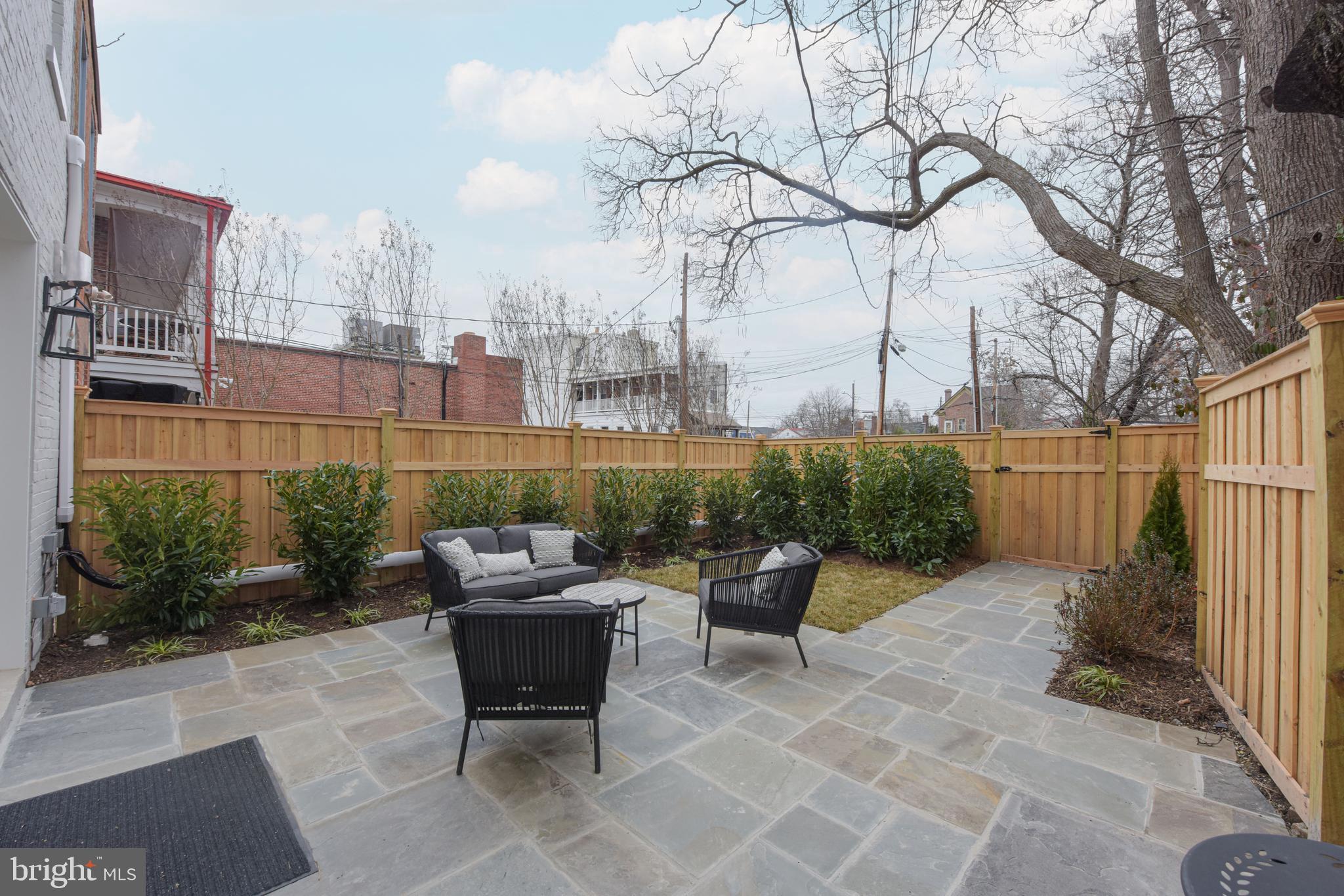 OLD TOWN ALEXANDRIA - Residential