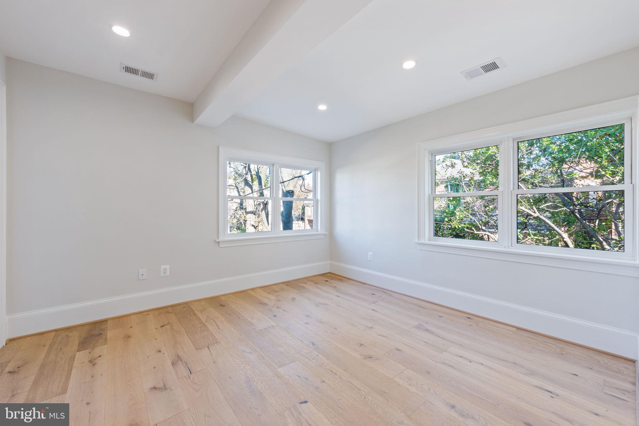 OLD TOWN ALEXANDRIA - Residential