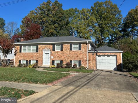 Photo of 4300 Fielding Street, ALEXANDRIA, VA 22309 (MLS # VAFX2276396) Photo of 4300 Fielding Street, ALEXANDRIA, VA 22309 (MLS # VAFX2276396)