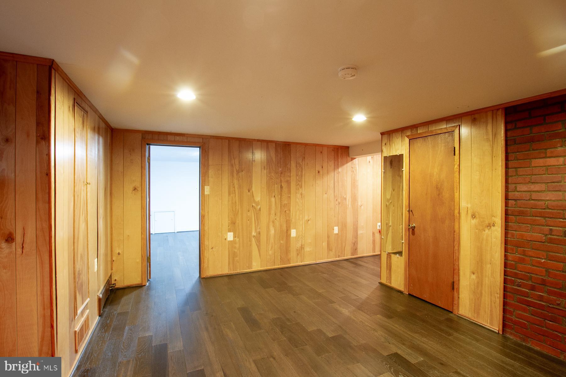 LAKE BARCROFT - Residential Lease