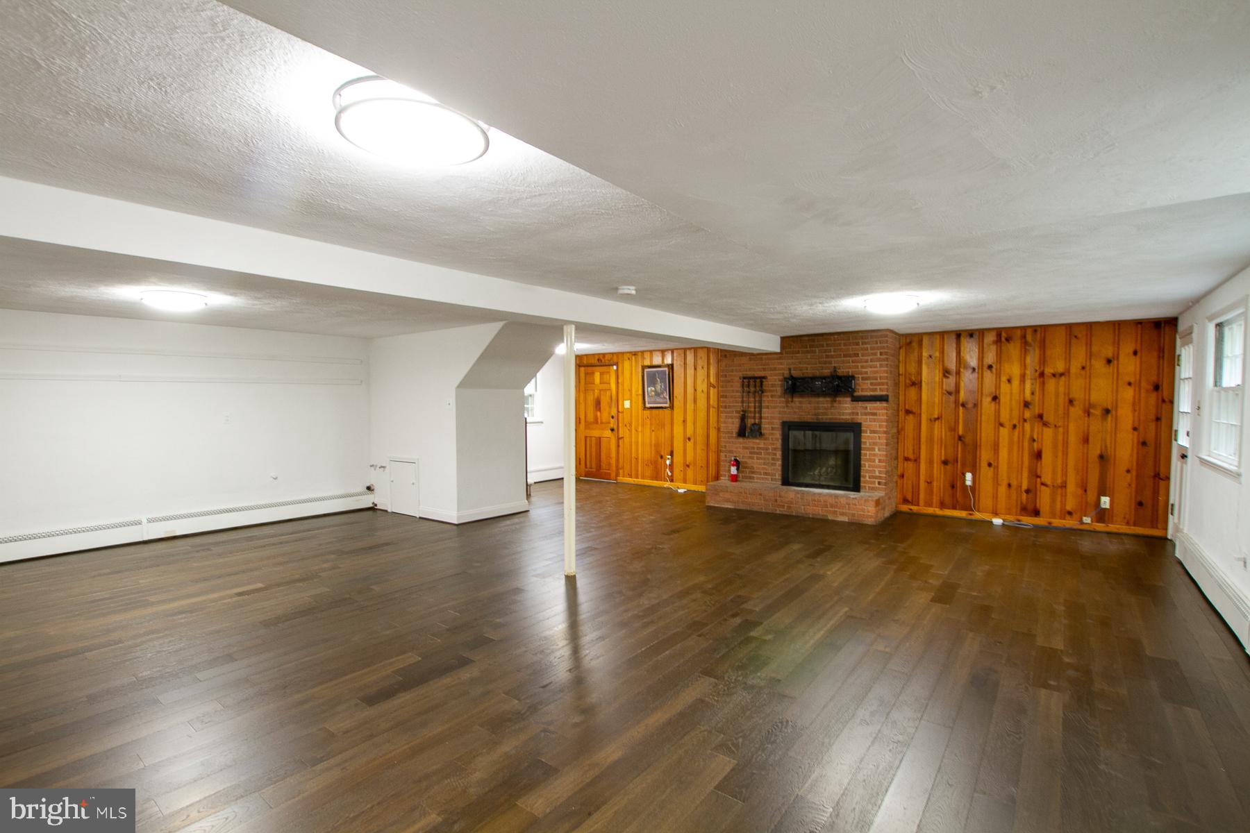 LAKE BARCROFT - Residential Lease