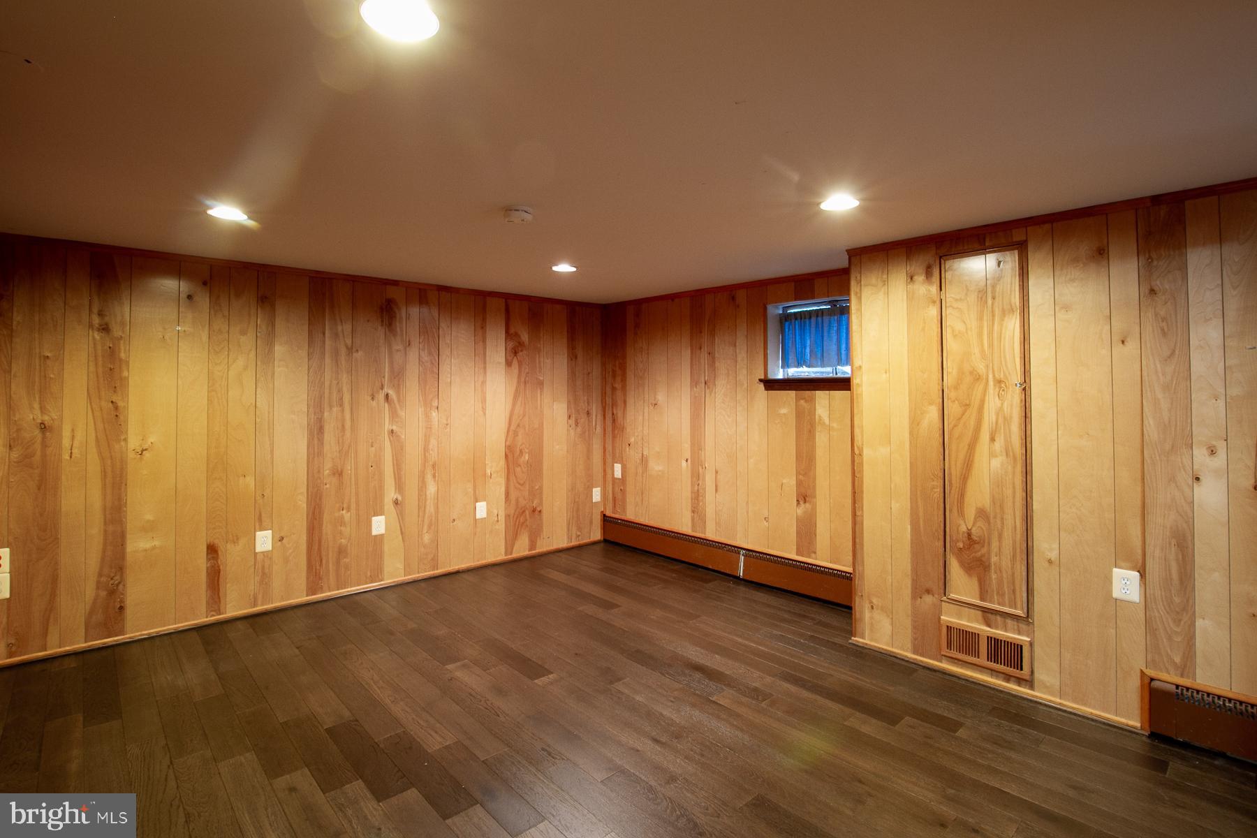 LAKE BARCROFT - Residential Lease