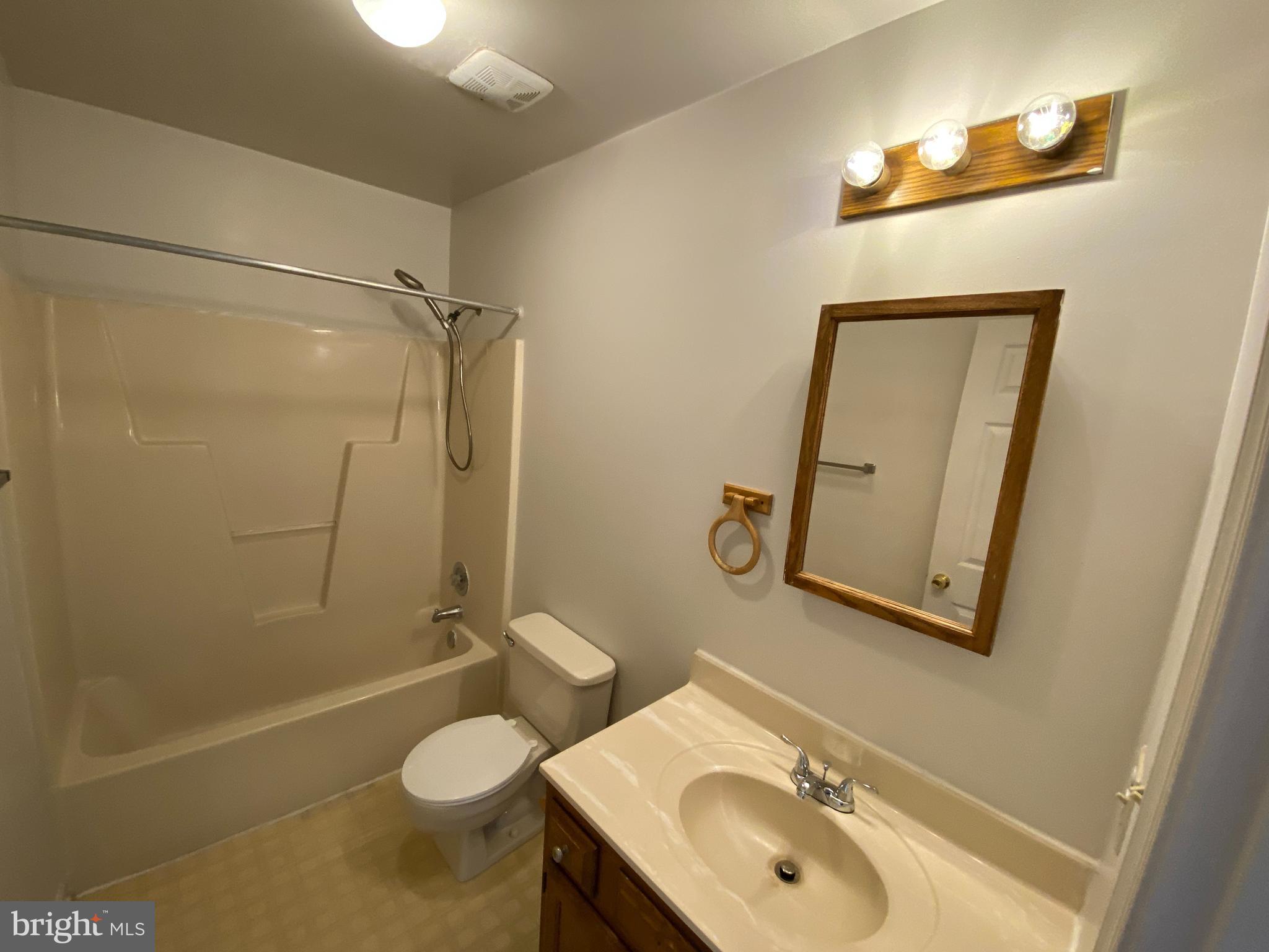 OLDE GREENWICH - Residential Lease