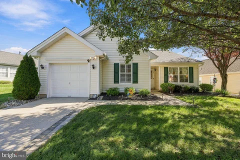 17 Maple Leaf Circle, Sewell, NJ 08080 - #: NJGL2079642