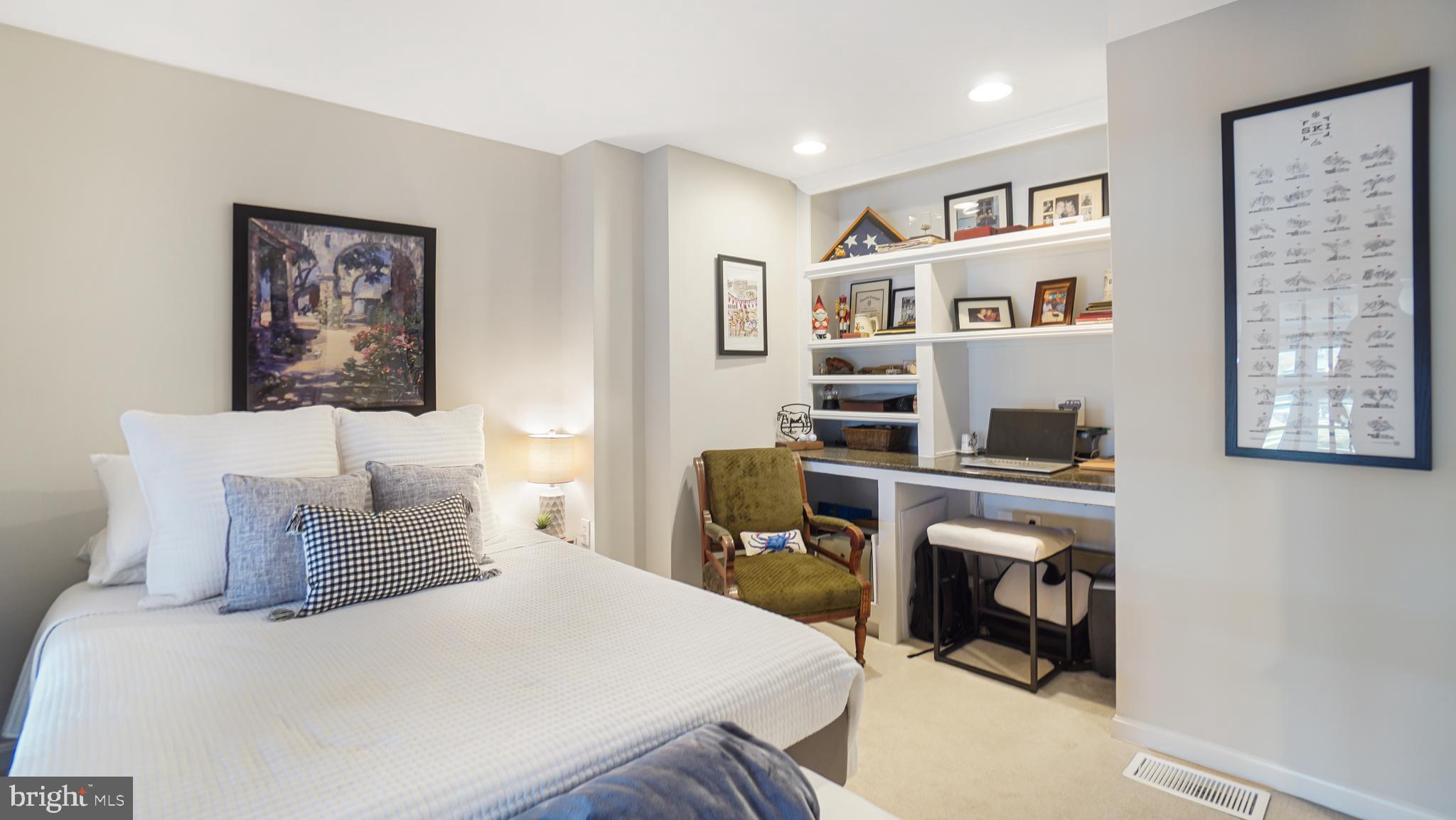 CHESAPEAKE HARBOUR - Residential