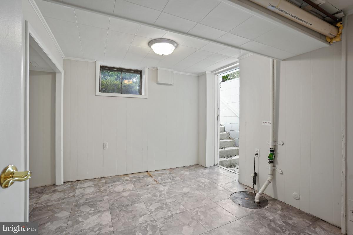 ROCK CREEK MANOR - Residential