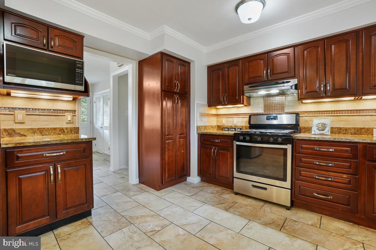 ROCK CREEK MANOR - Residential