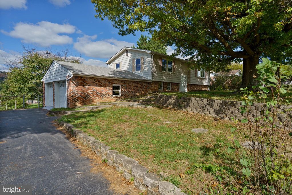 Photo of 481 Ridge Road S, MARTINSBURG, WV 25403 (MLS # WVBE2045016)