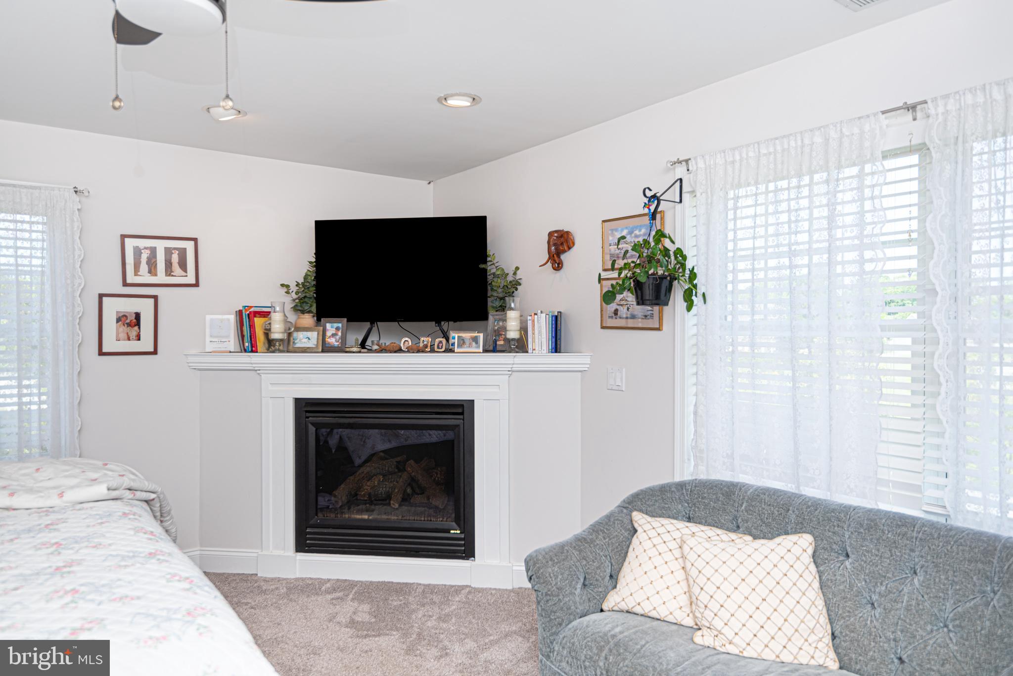 HENRYS MILL - Residential