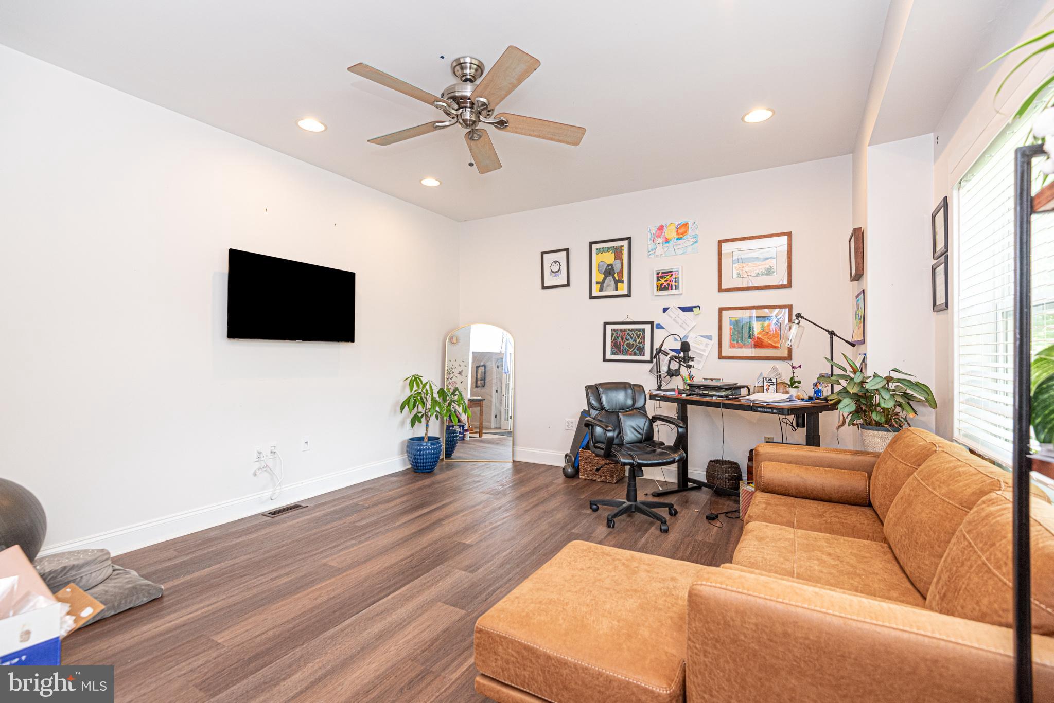 HENRYS MILL - Residential