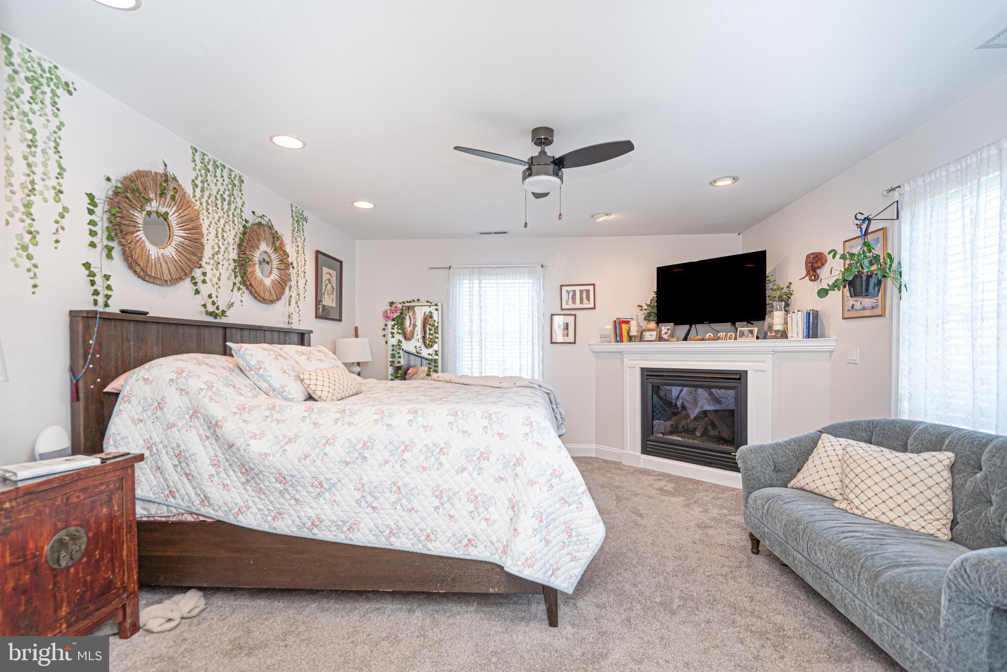 HENRYS MILL - Residential