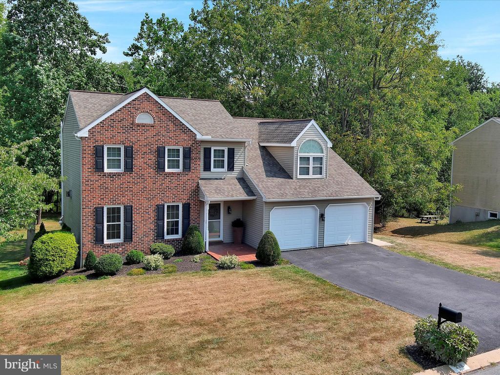 Photo of 338 WOODCREST DR, LANCASTER, PA 17602 (MLS # PALA2040884)