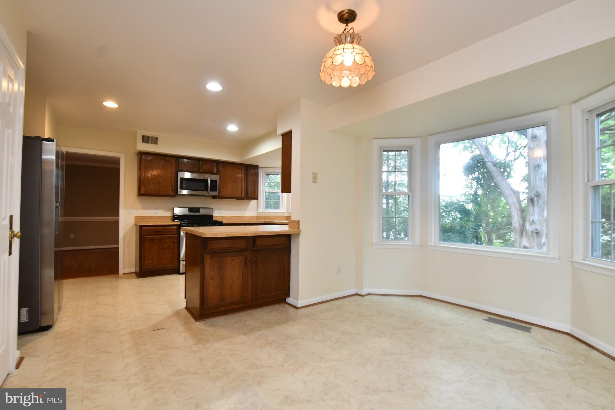 350 COPPERFIELD LANE