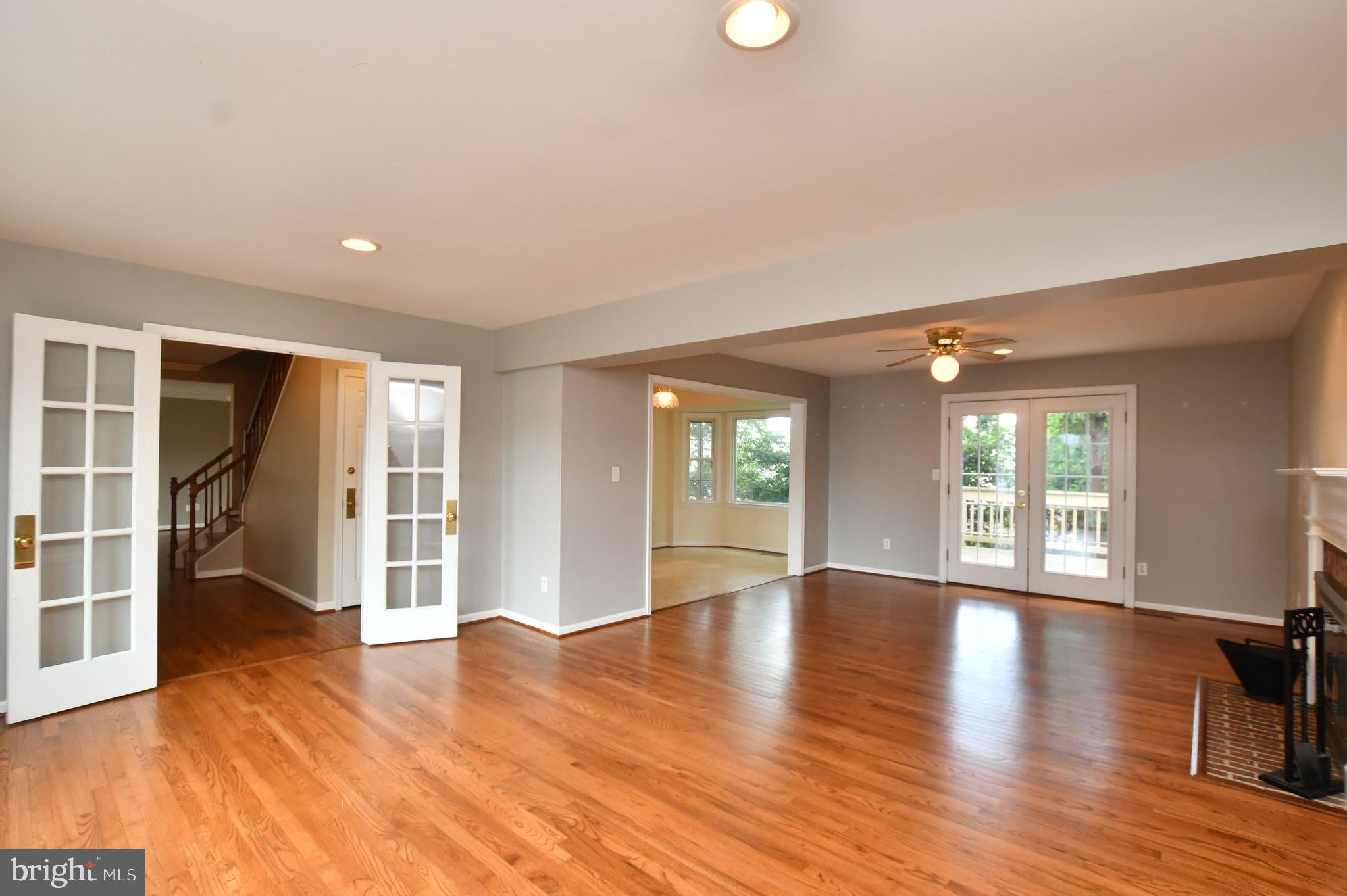350 COPPERFIELD LANE
